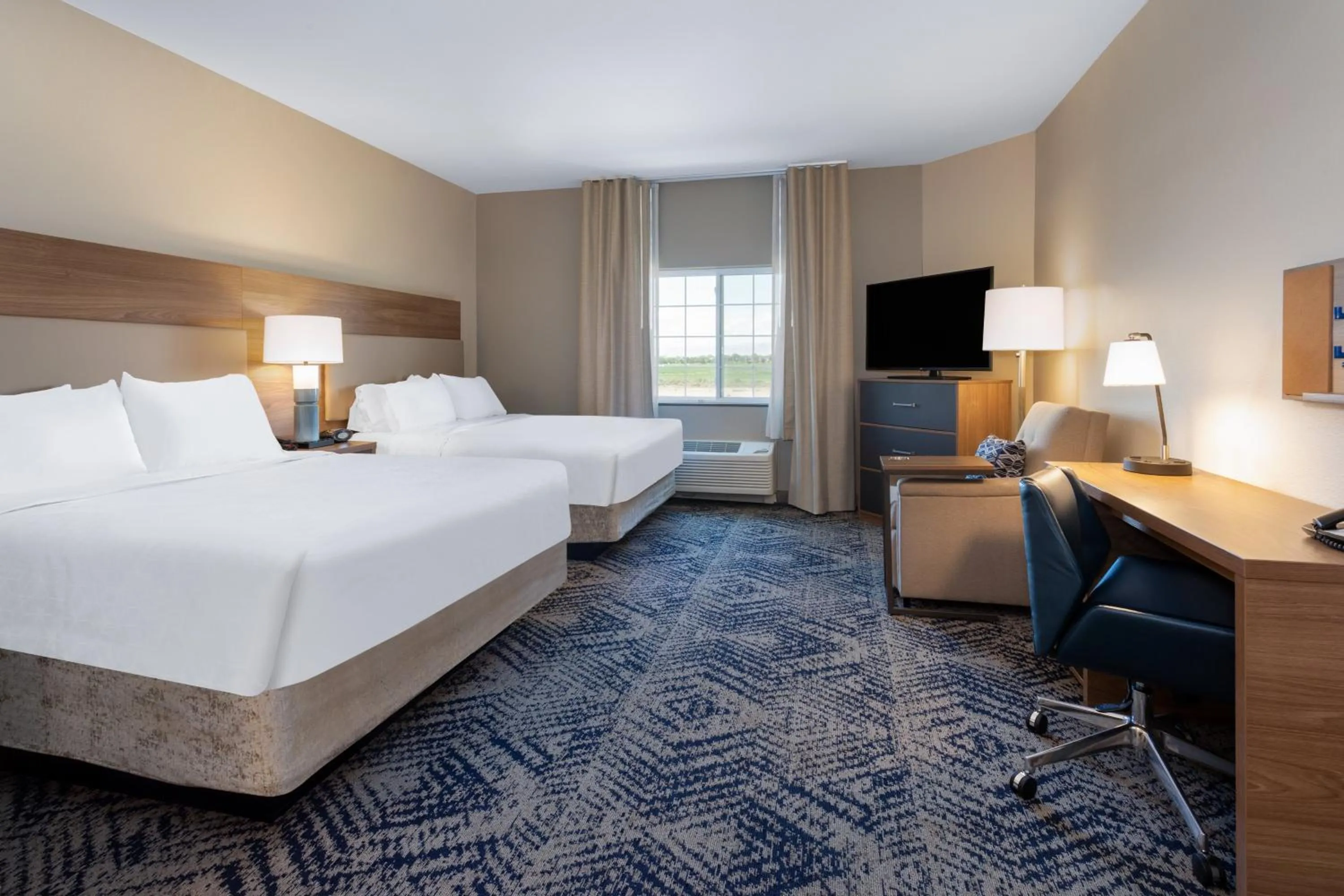 Photo of the whole room, Bed in Candlewood Suites Sioux Falls by IHG