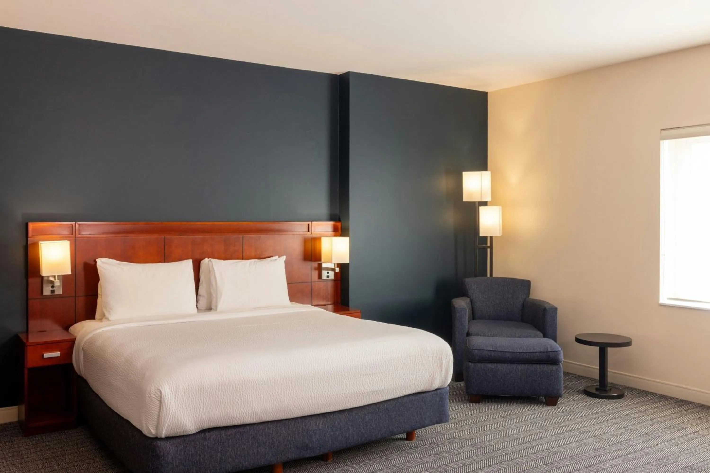 Photo of the whole room, Bed in Courtyard Toluca Tollocan