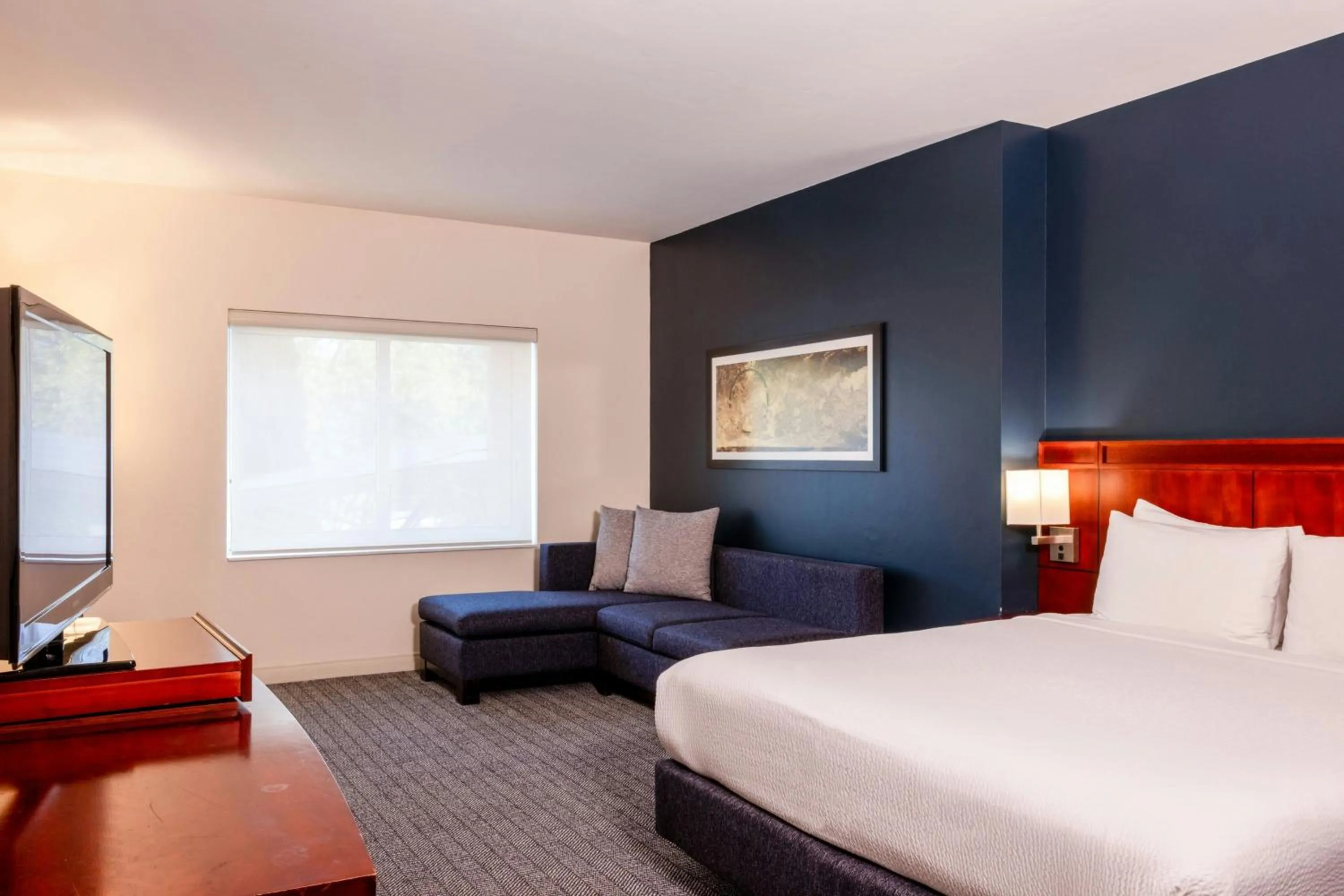 Photo of the whole room, Bed in Courtyard Toluca Tollocan