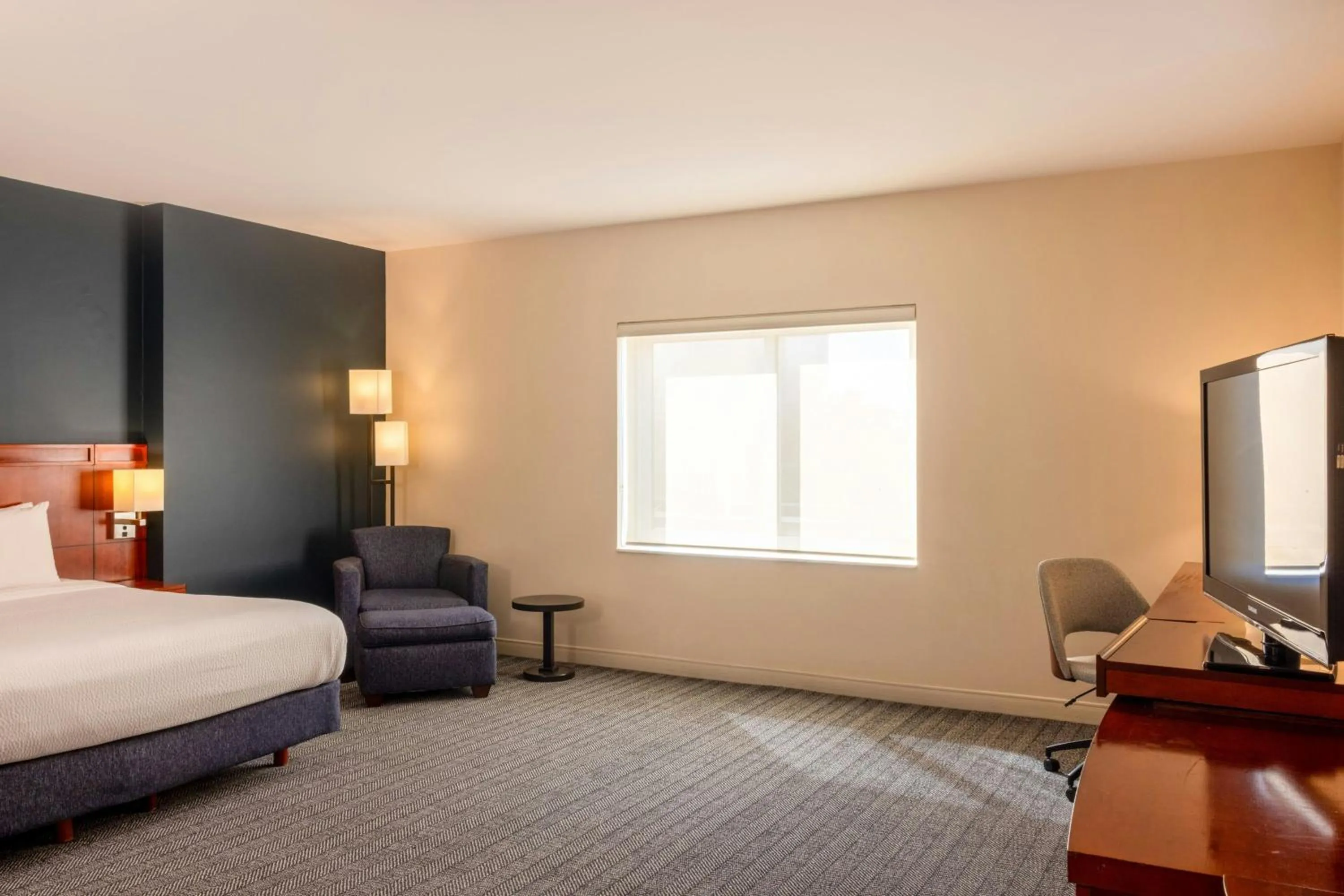 Photo of the whole room, Bed in Courtyard Toluca Tollocan