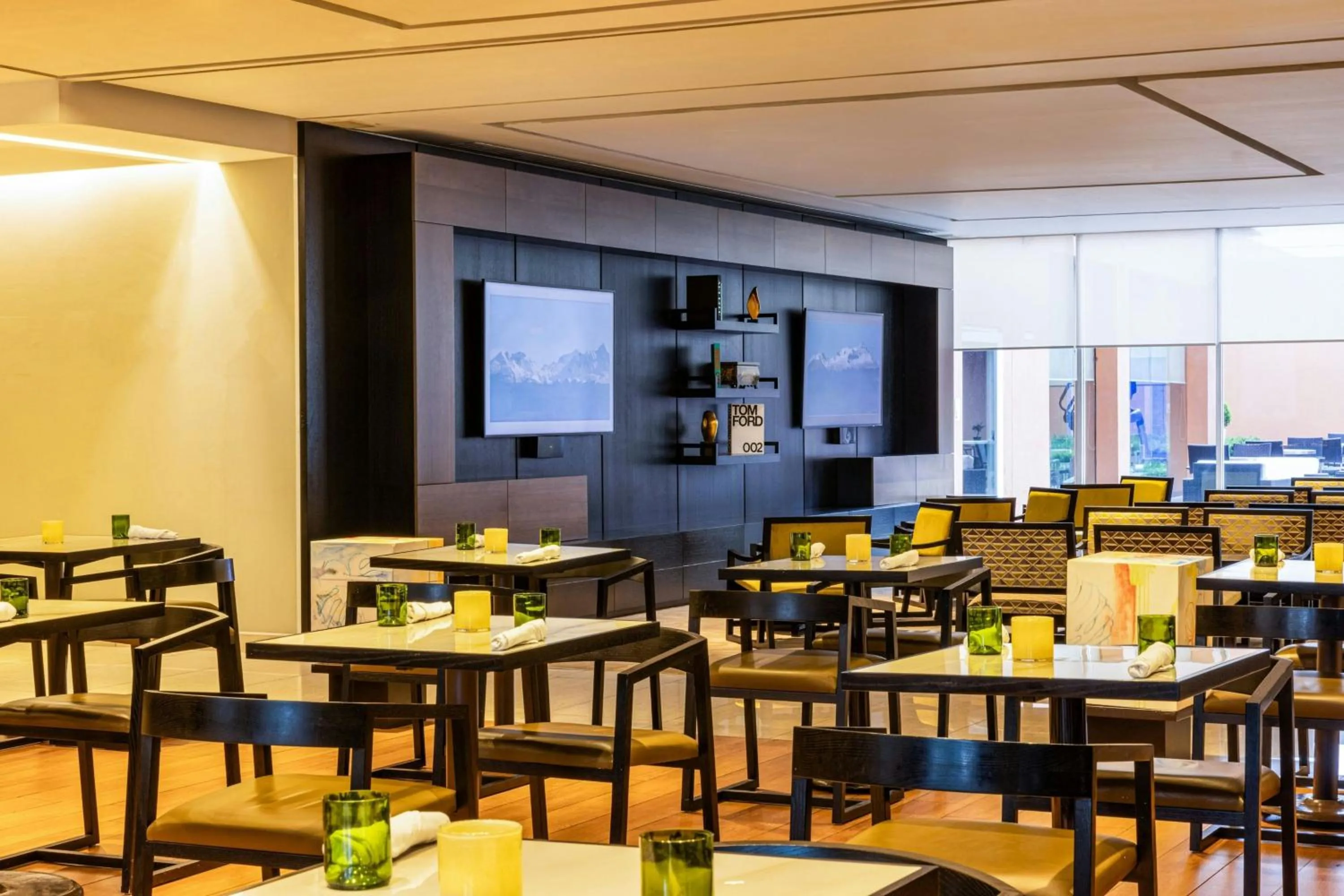 Lounge or bar in Courtyard Toluca Tollocan