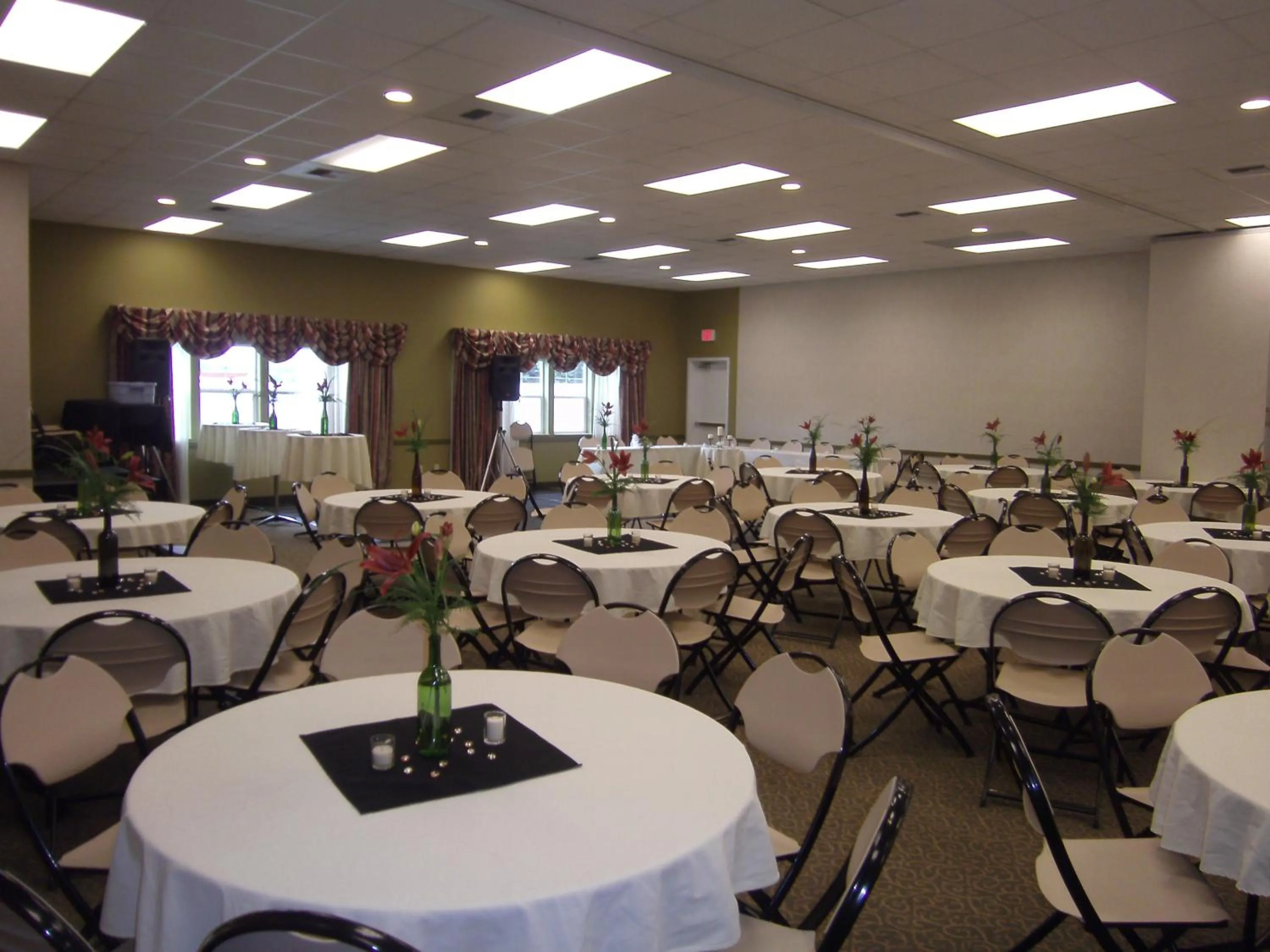 Banquet/Function facilities in Stay Beyond Inn & Suites