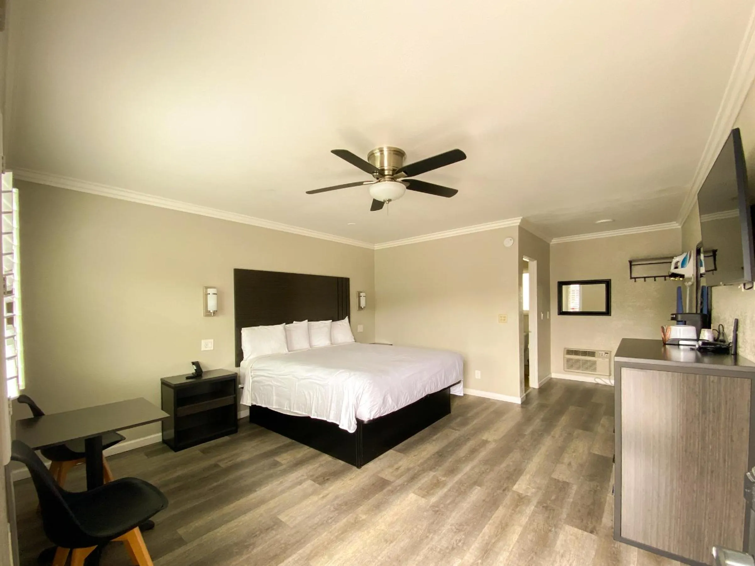 Bedroom, Bed in Rockview Inn and Suites