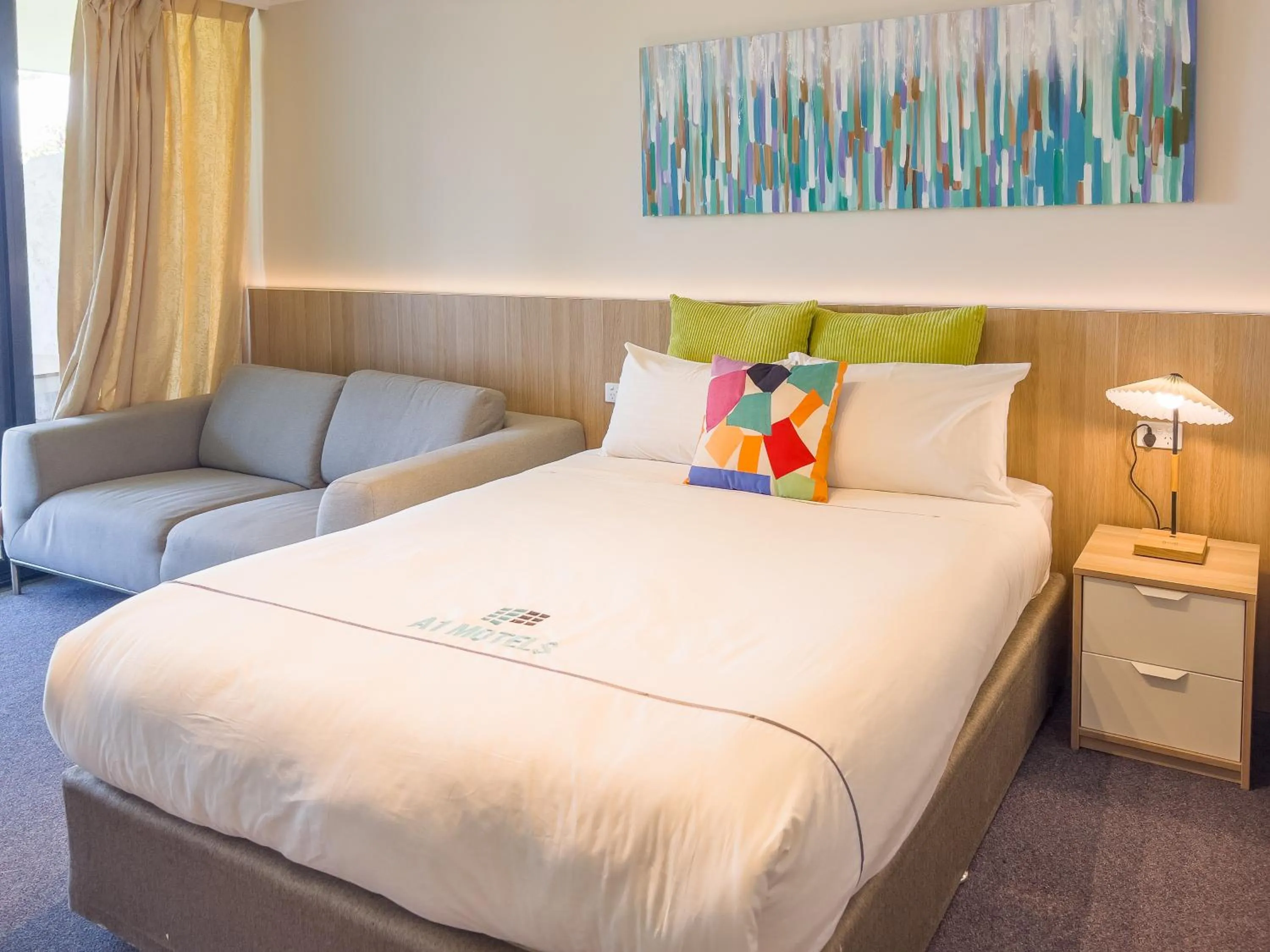 Bed in A1 Motels and Apartments Port Fairy