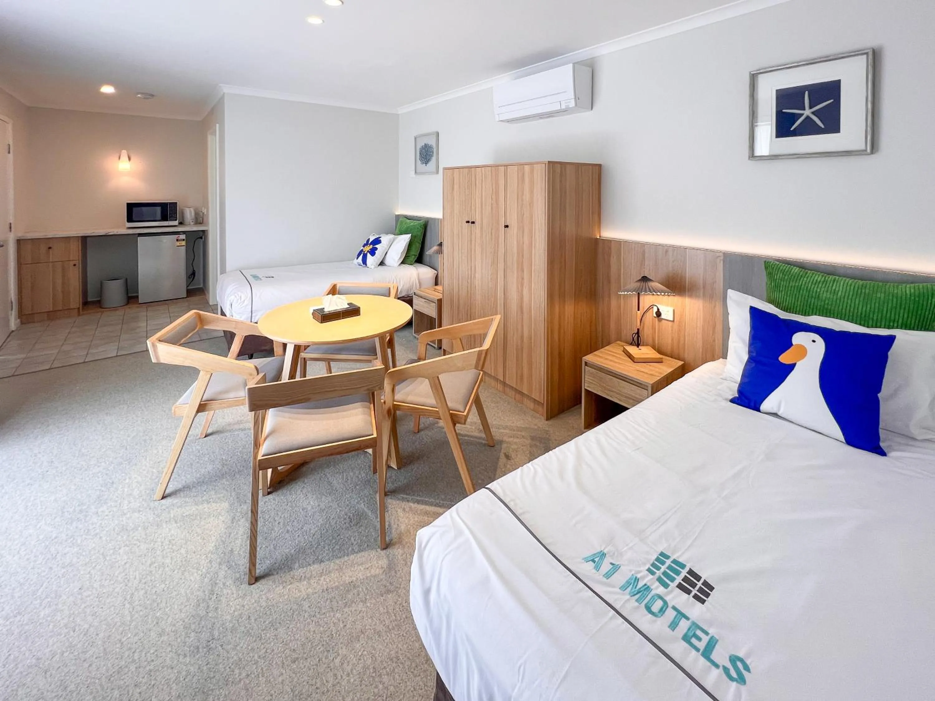 Bed in A1 Motels and Apartments Port Fairy