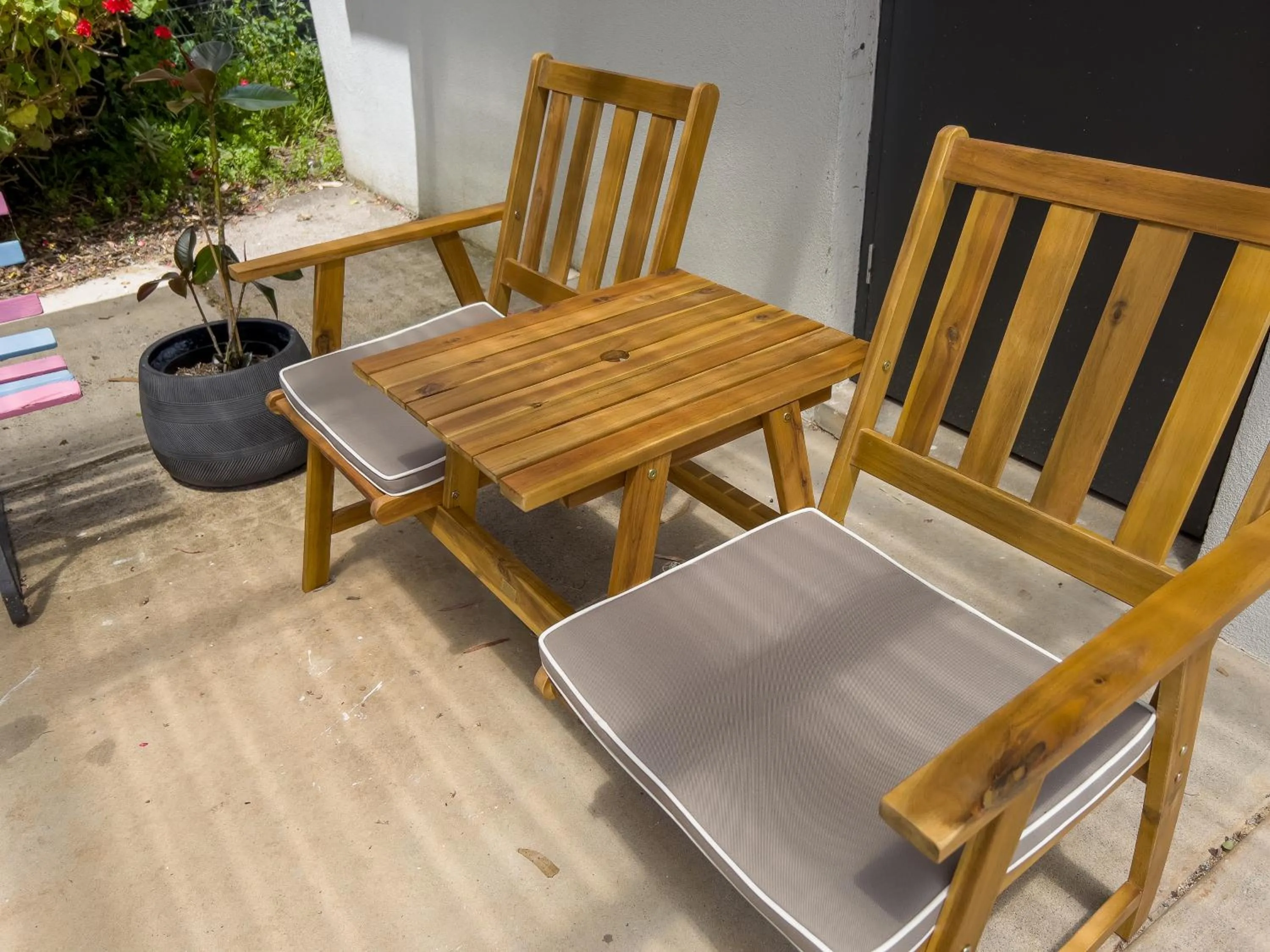 Seating area in A1 Motels and Apartments Port Fairy