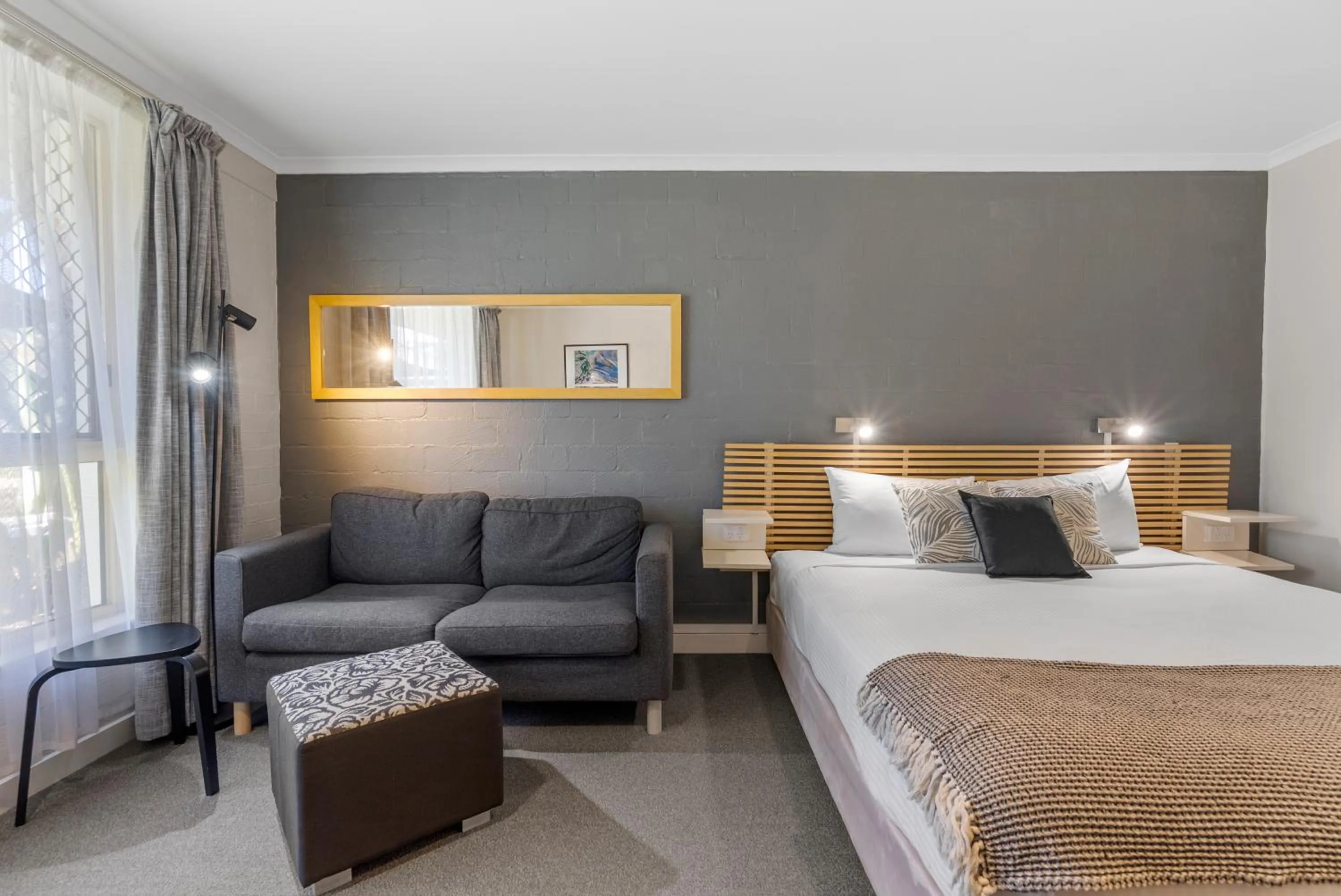 Living room, Bed in Ballina Byron Islander Resort and Conference Centre