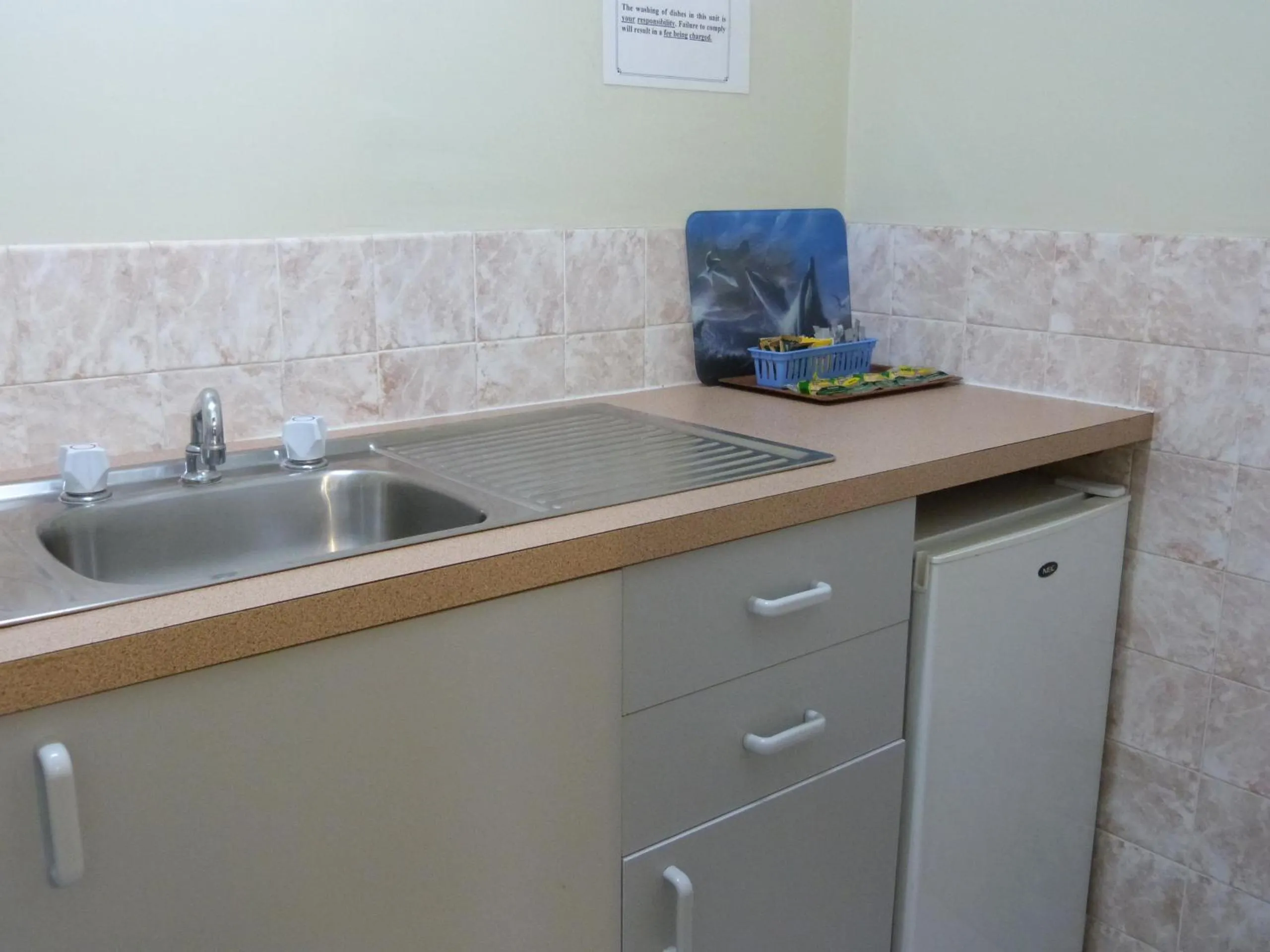 Kitchen or kitchenette in Grand Central Motel