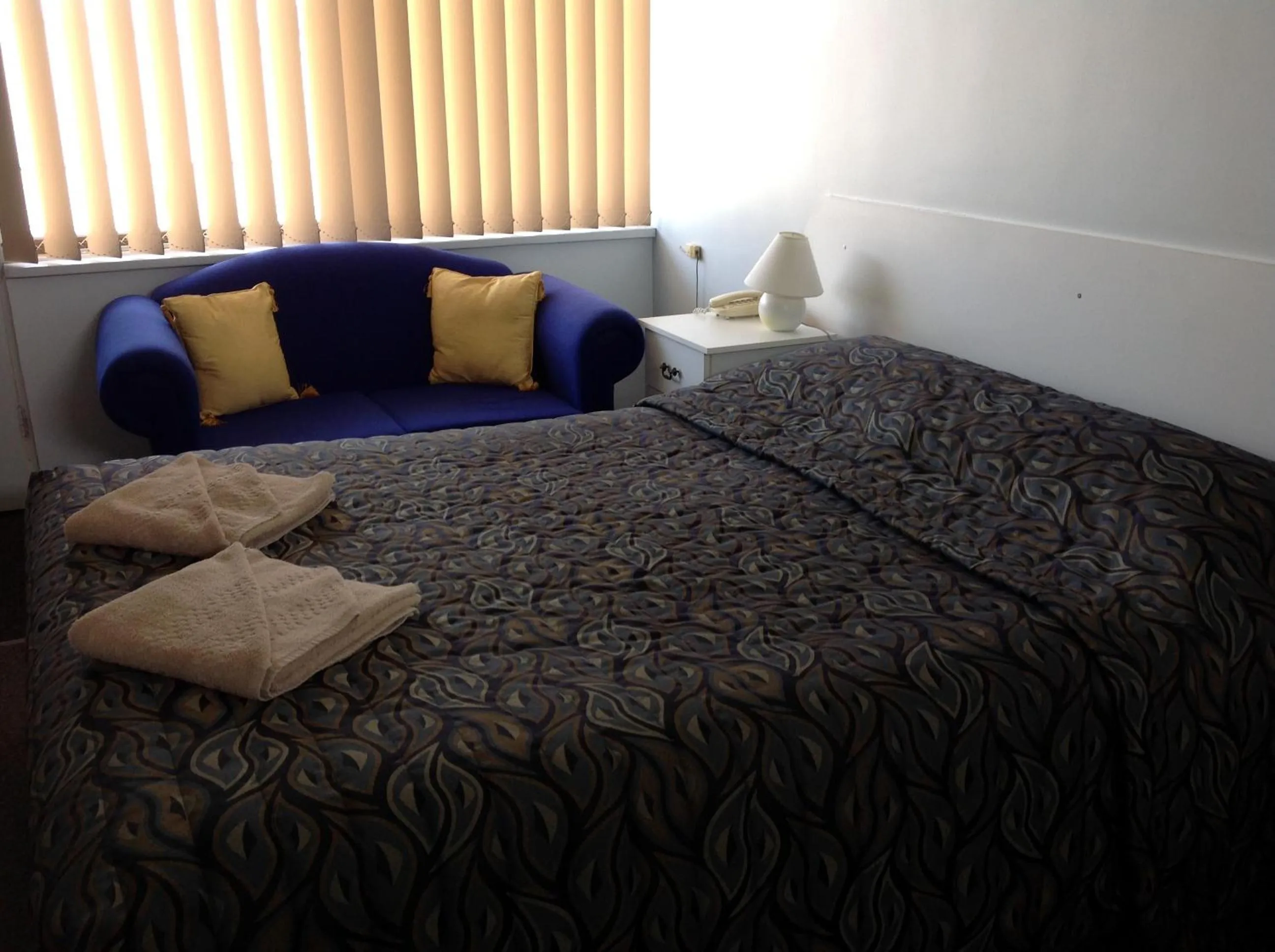 Photo of the whole room, Bed in Grand Central Motel