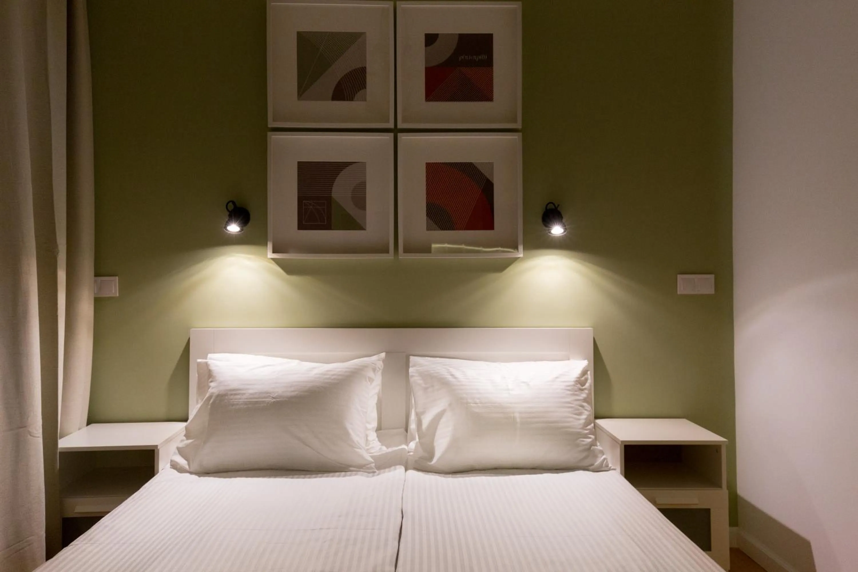 Bed in Dinostratus House