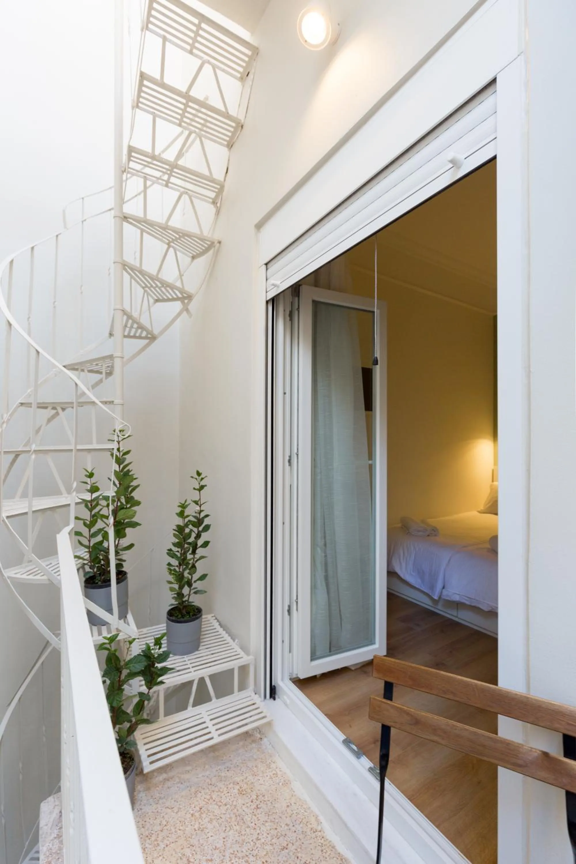 Balcony/Terrace, Bed in Dinostratus House