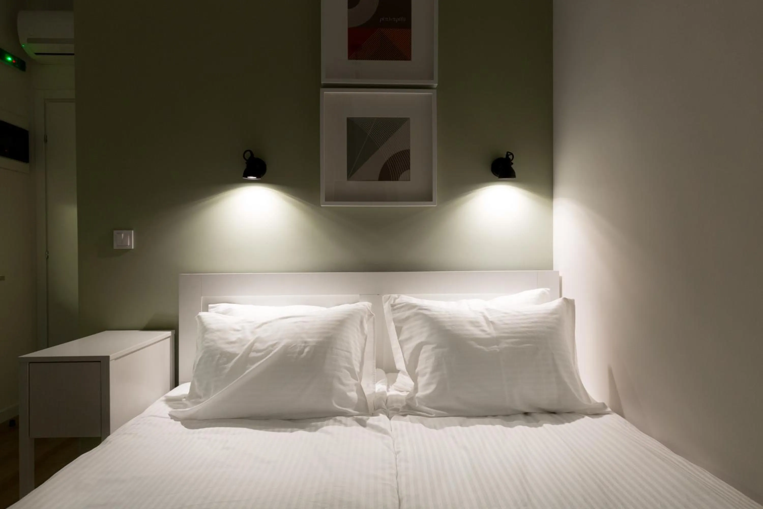 Bed in Dinostratus House