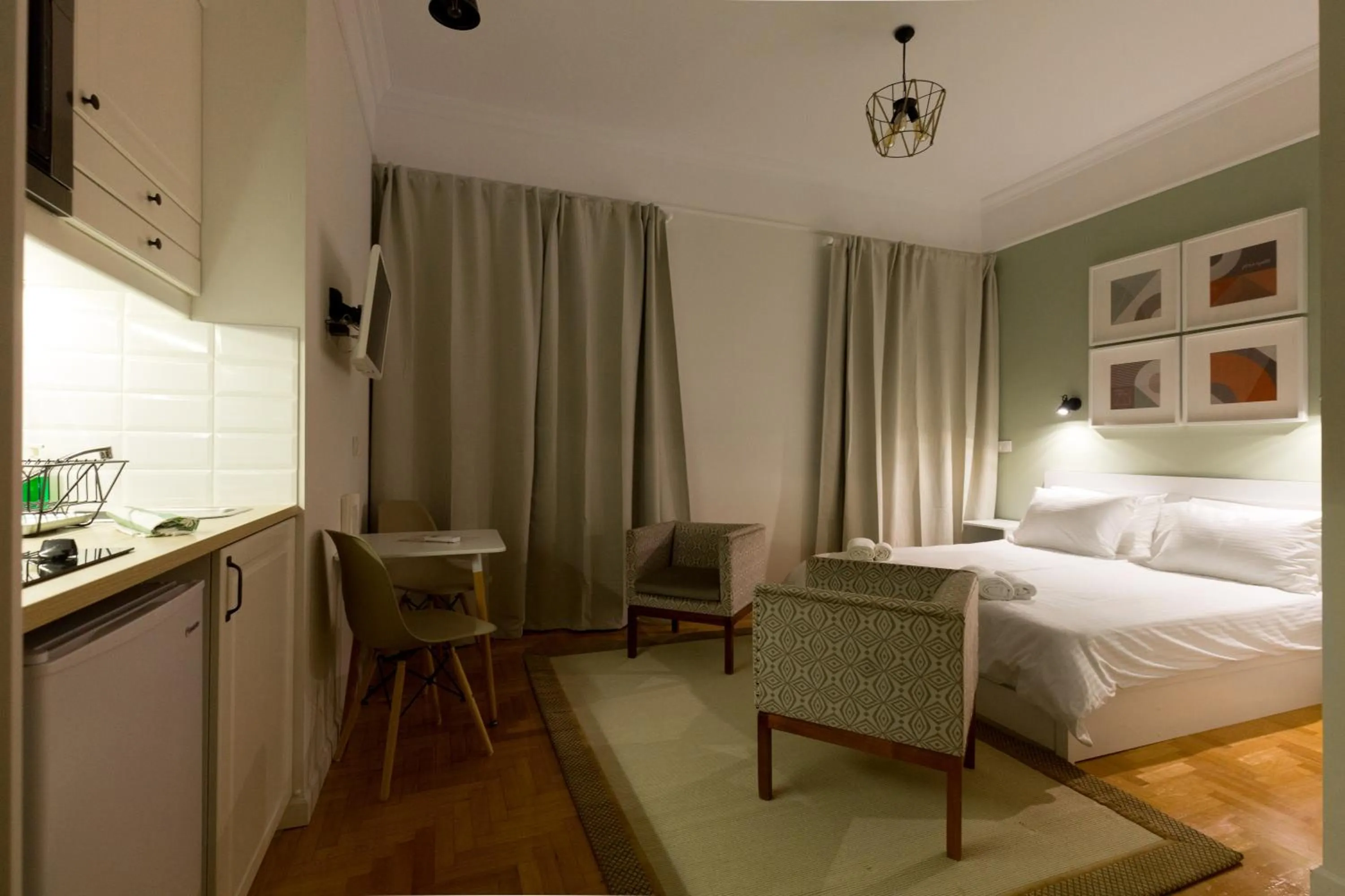 Photo of the whole room, Bed in Dinostratus House