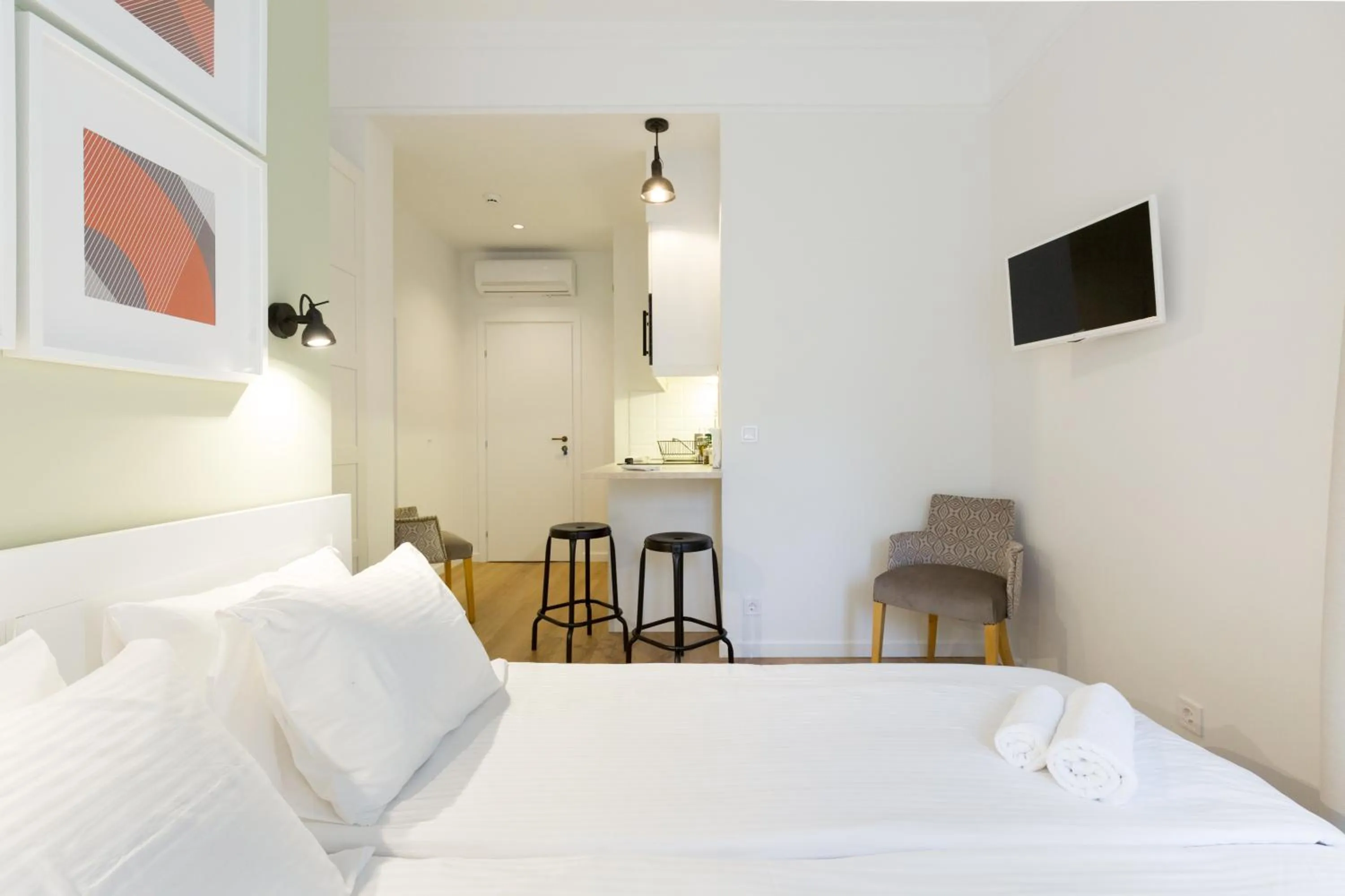 Photo of the whole room, Bed in Dinostratus House