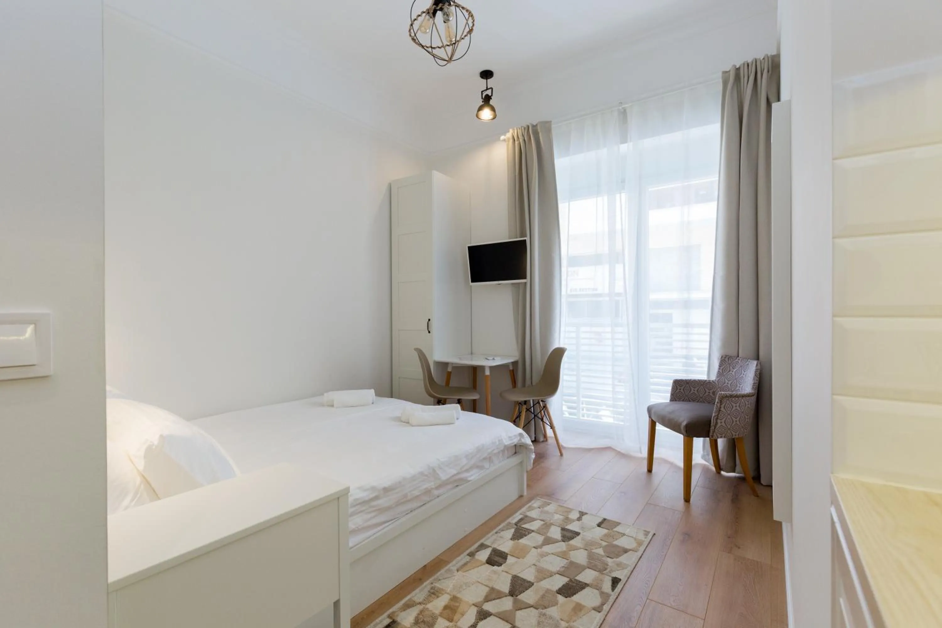 Photo of the whole room, Bed in Dinostratus House