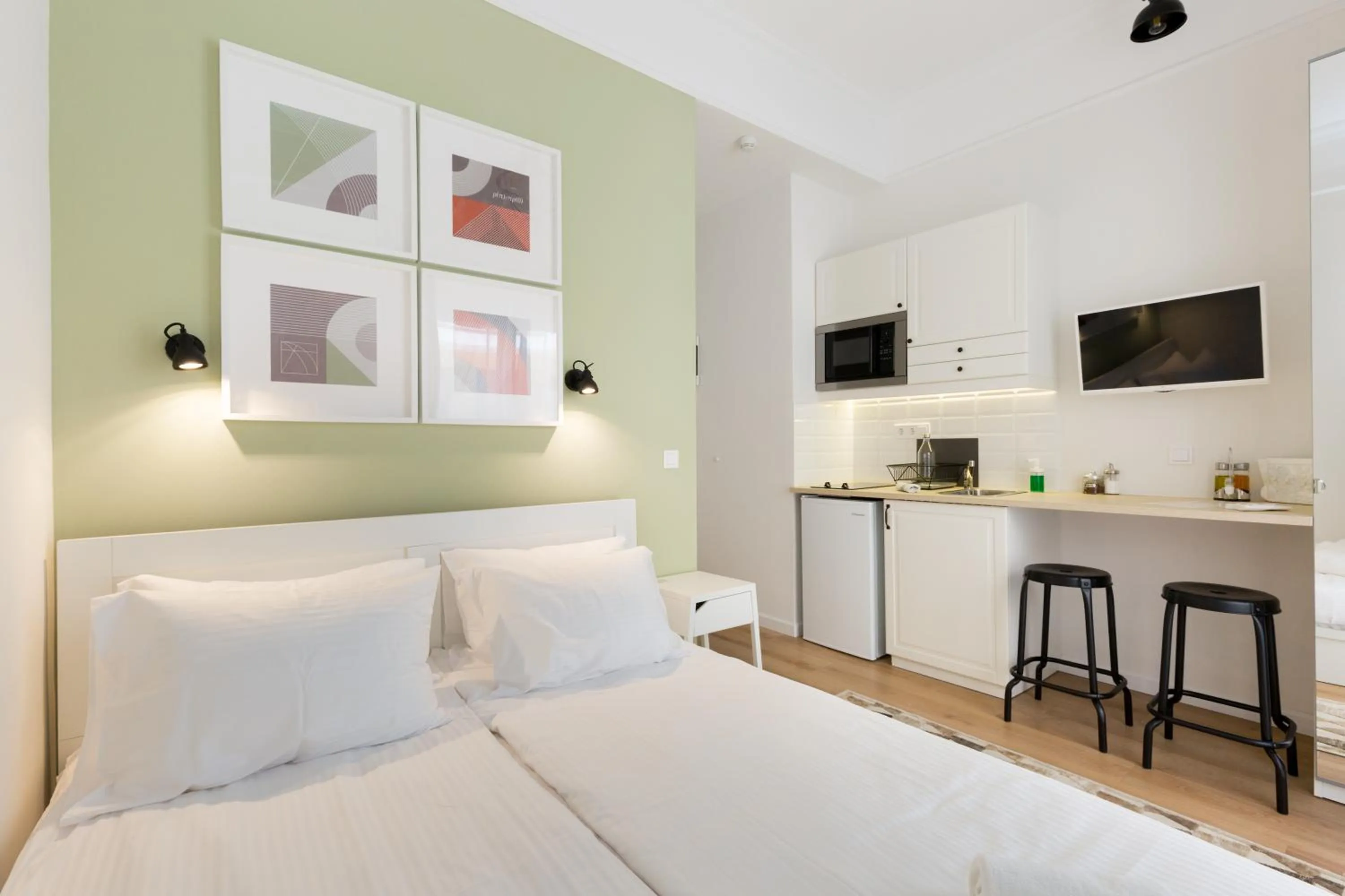 Photo of the whole room, Bed in Dinostratus House