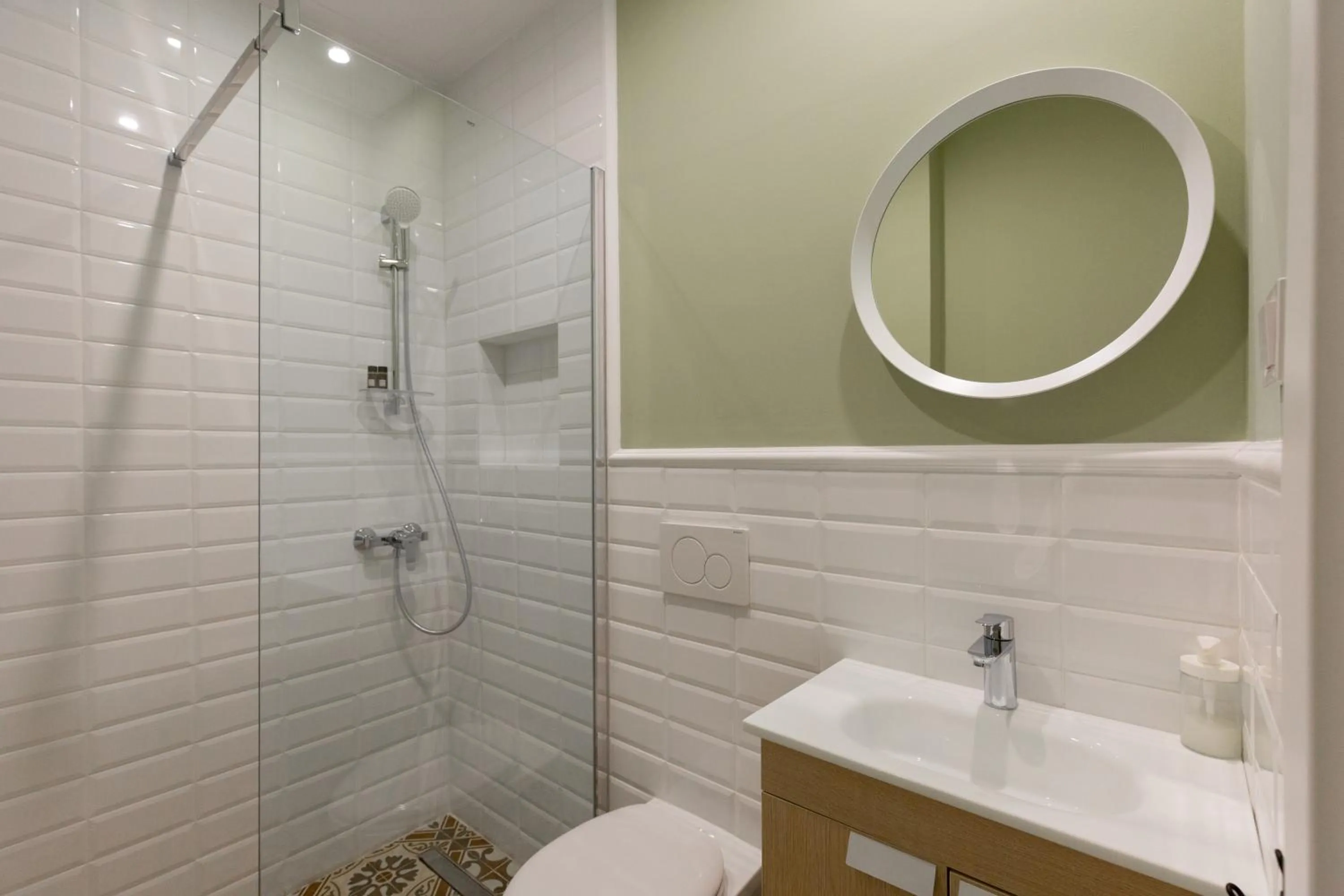 Shower in Dinostratus House