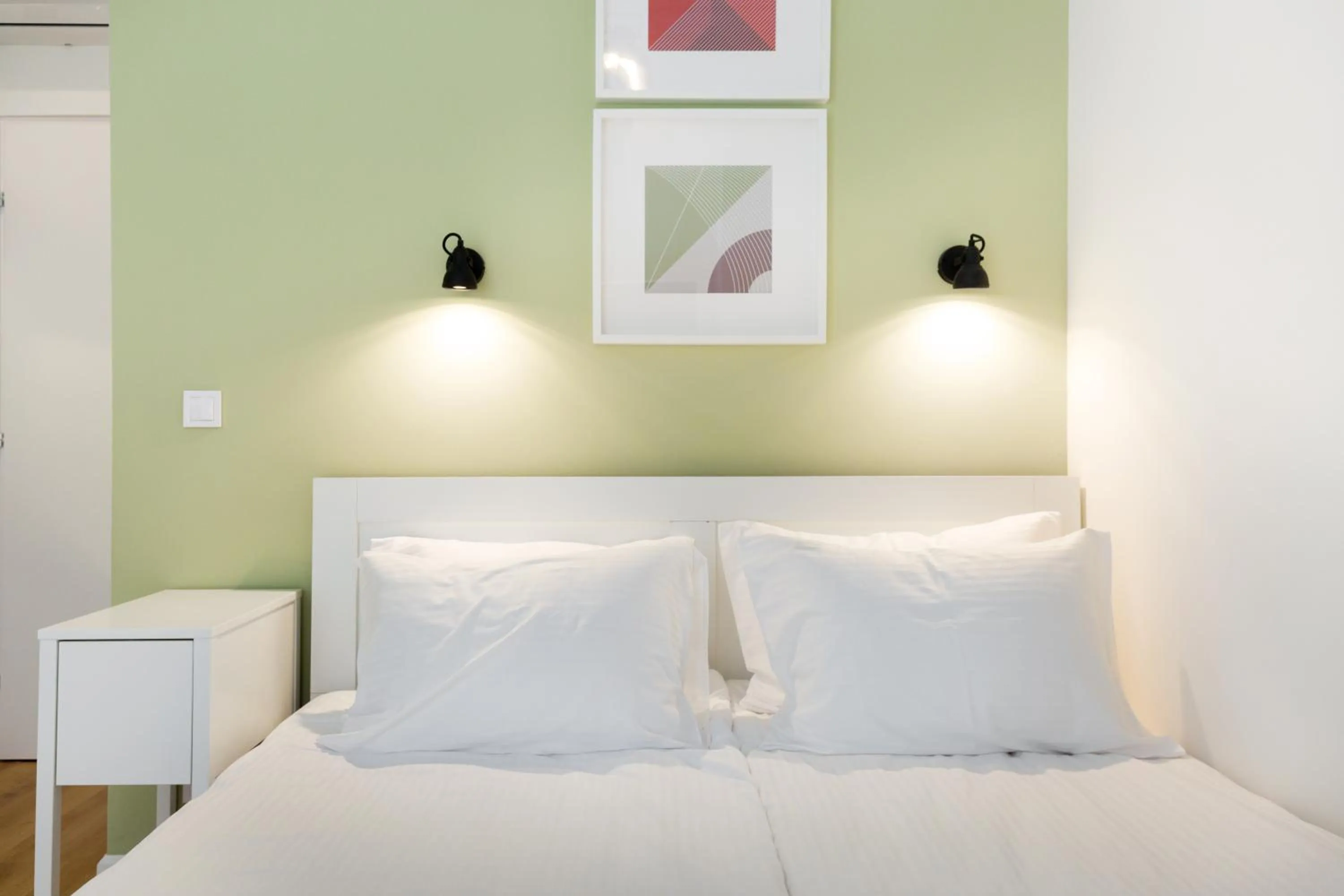 Photo of the whole room, Bed in Dinostratus House