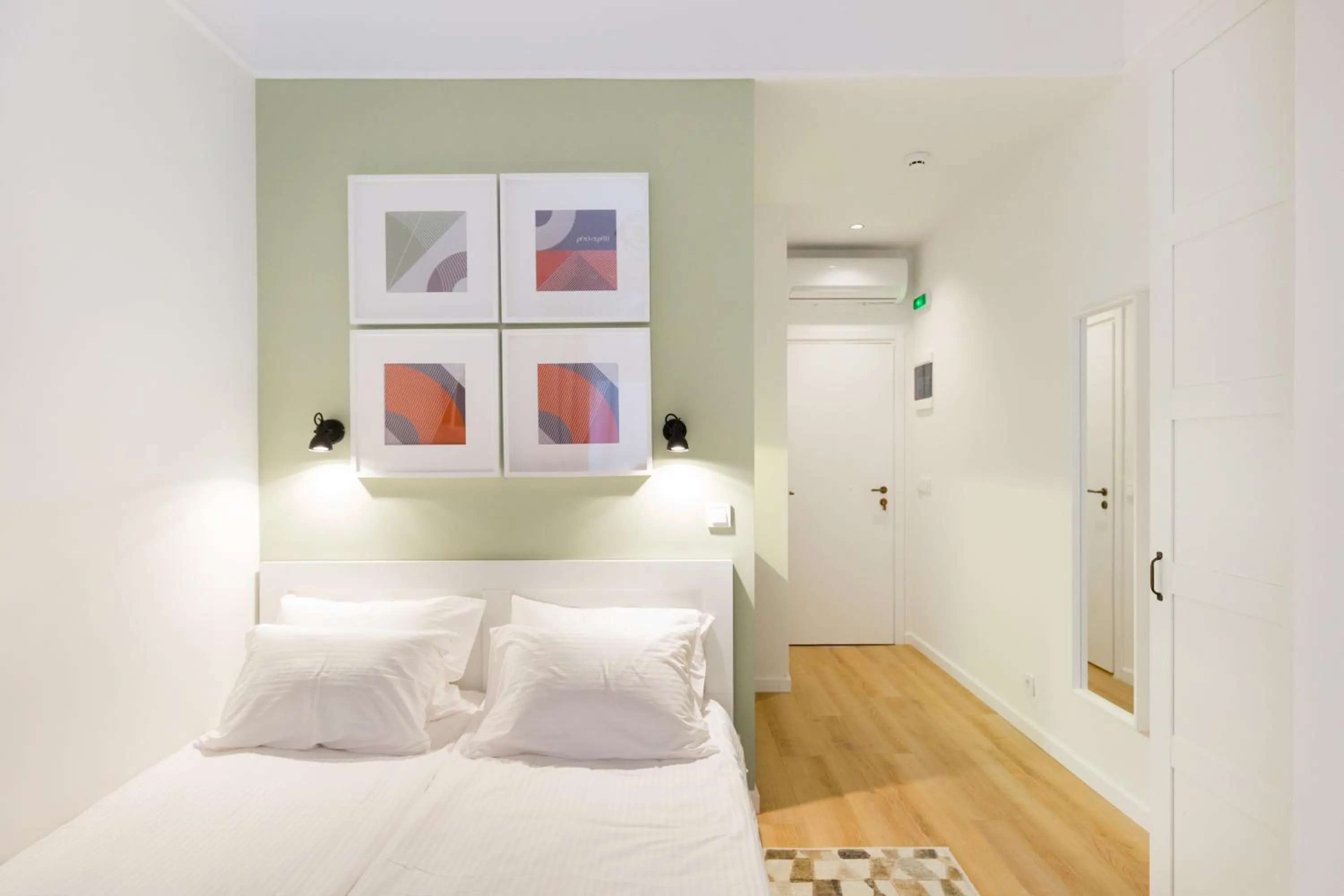 Photo of the whole room, Bed in Dinostratus House