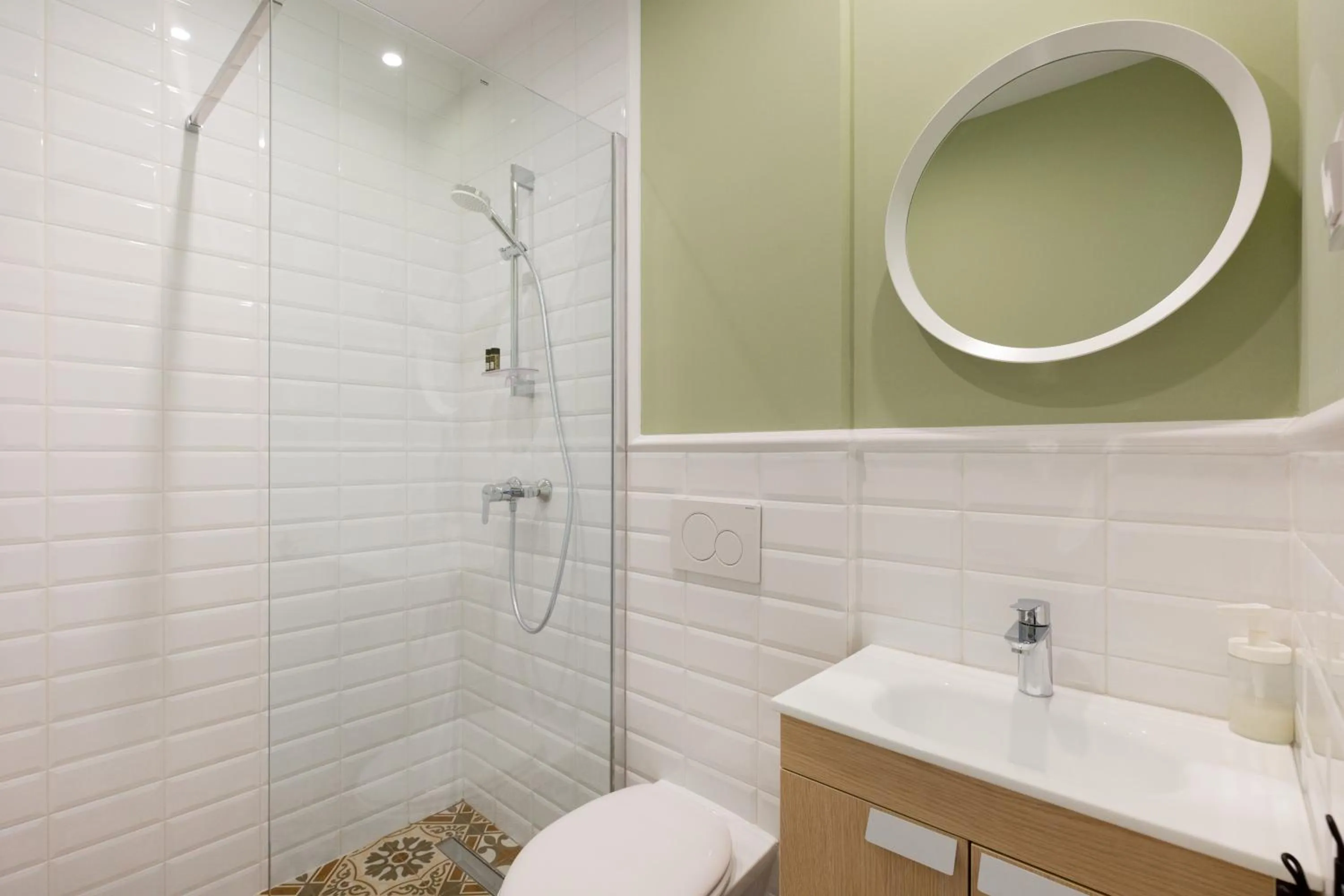 Shower in Dinostratus House