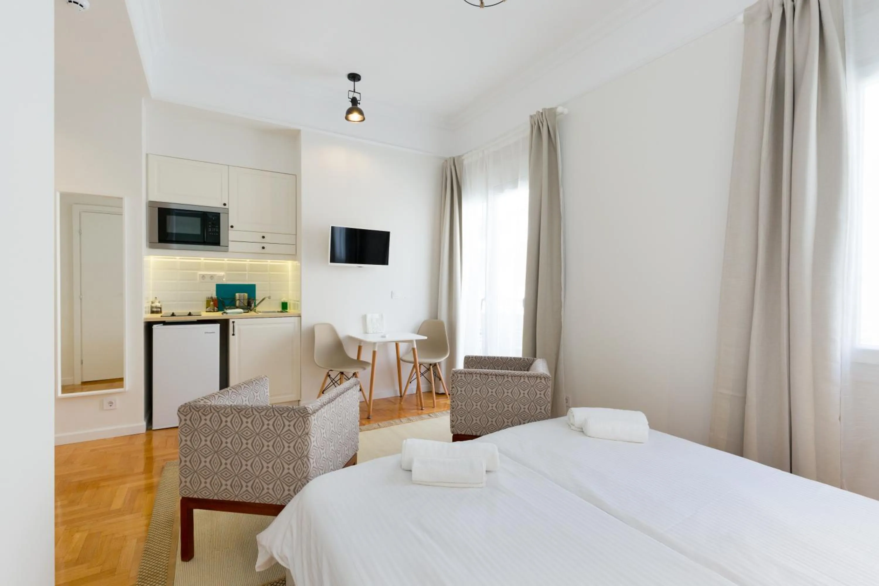 Photo of the whole room, Bed in Dinostratus House