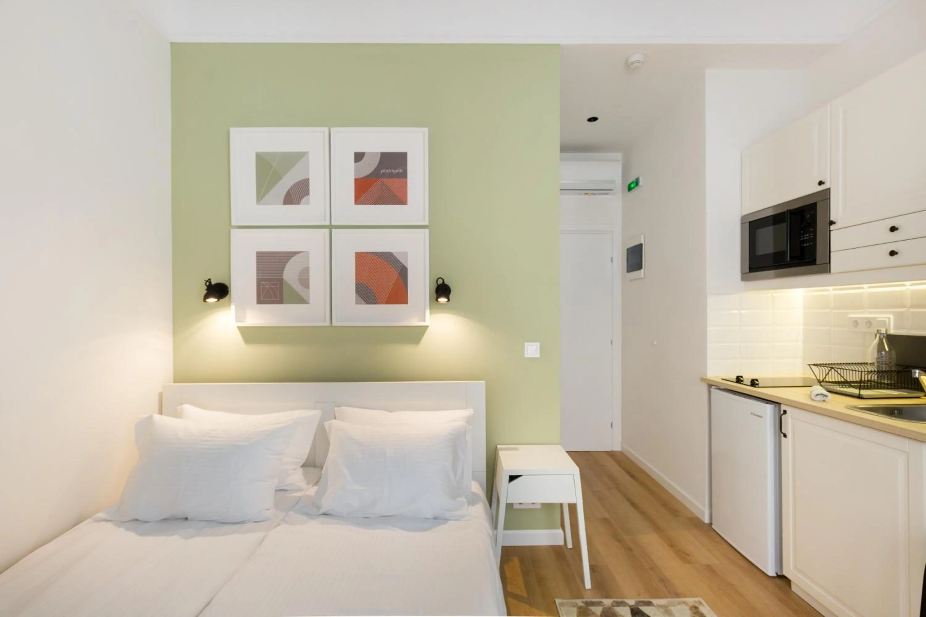 Photo of the whole room, Bed in Dinostratus House