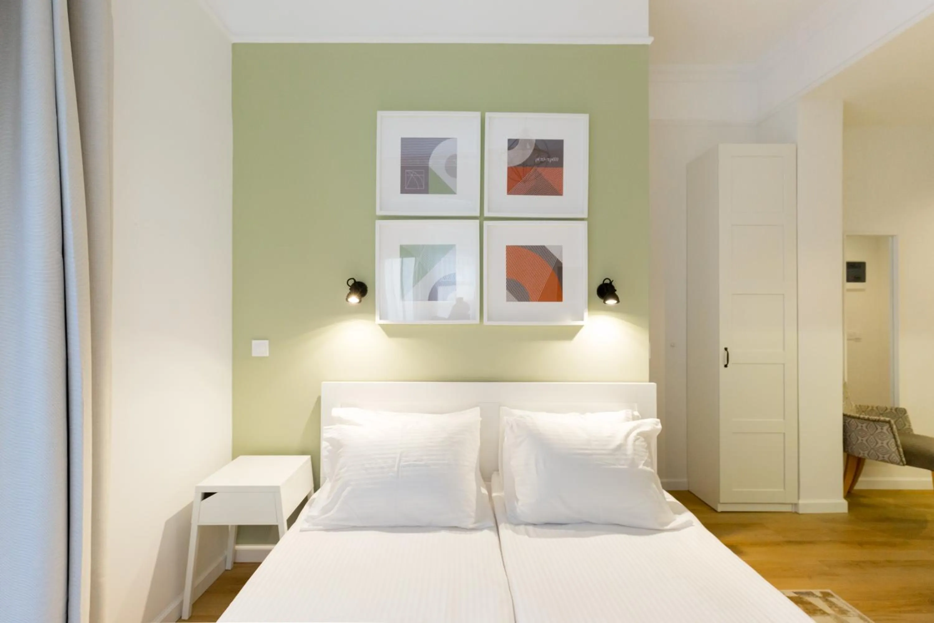 Photo of the whole room, Bed in Dinostratus House