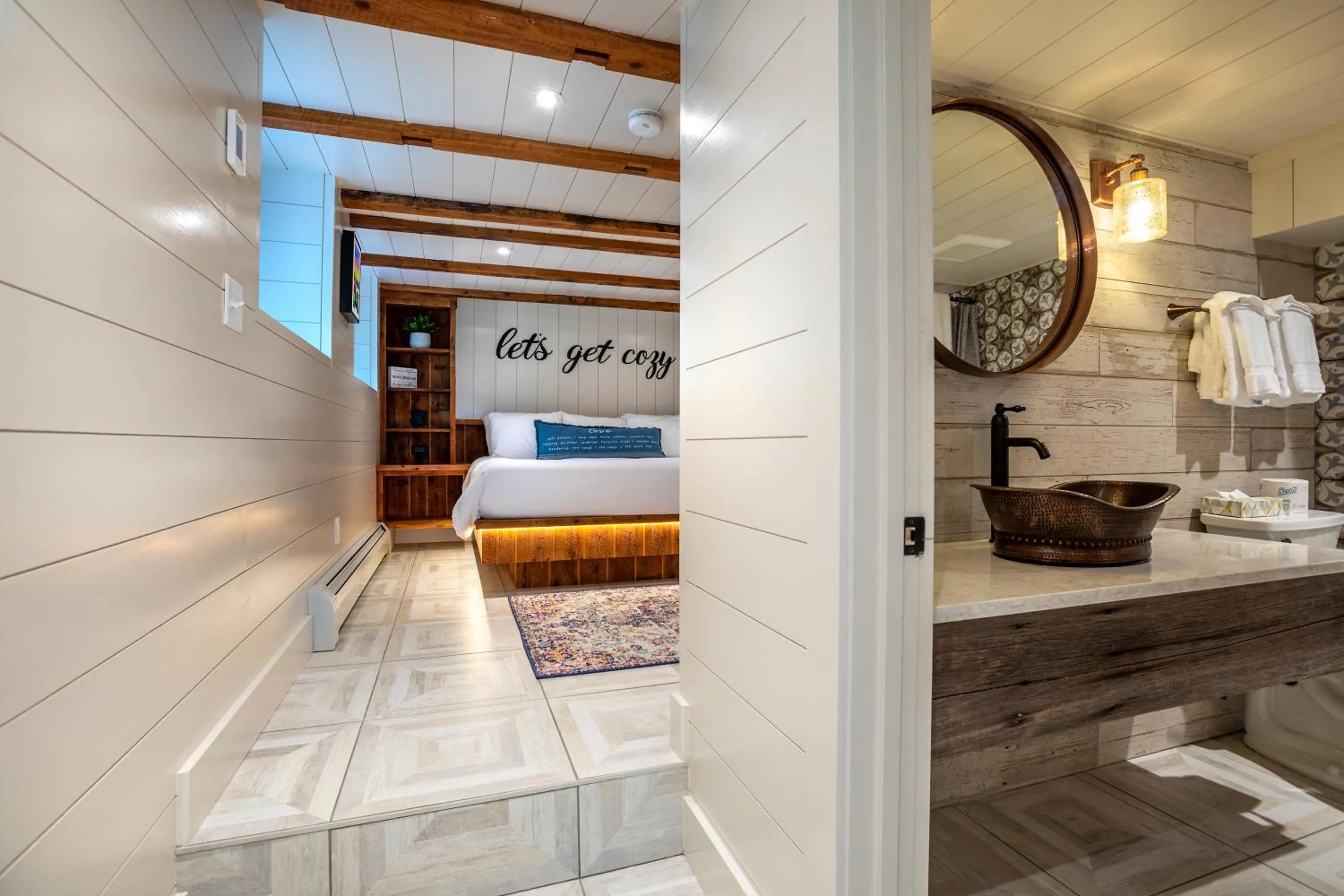 Photo of the whole room, Bed in The Barnstead Inn