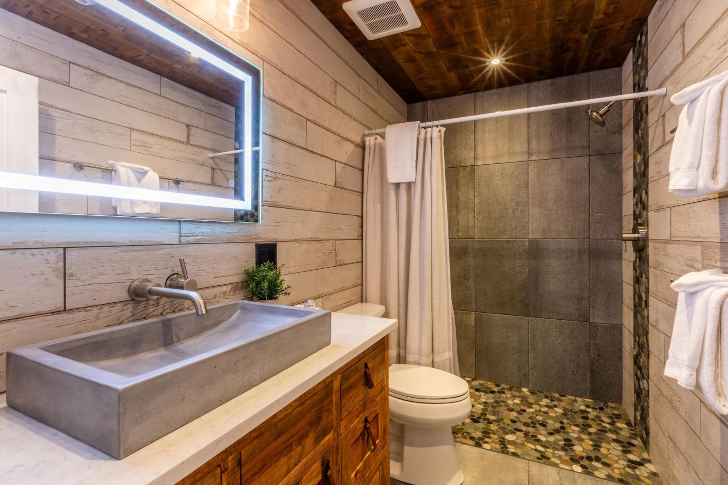 Shower in The Barnstead Inn