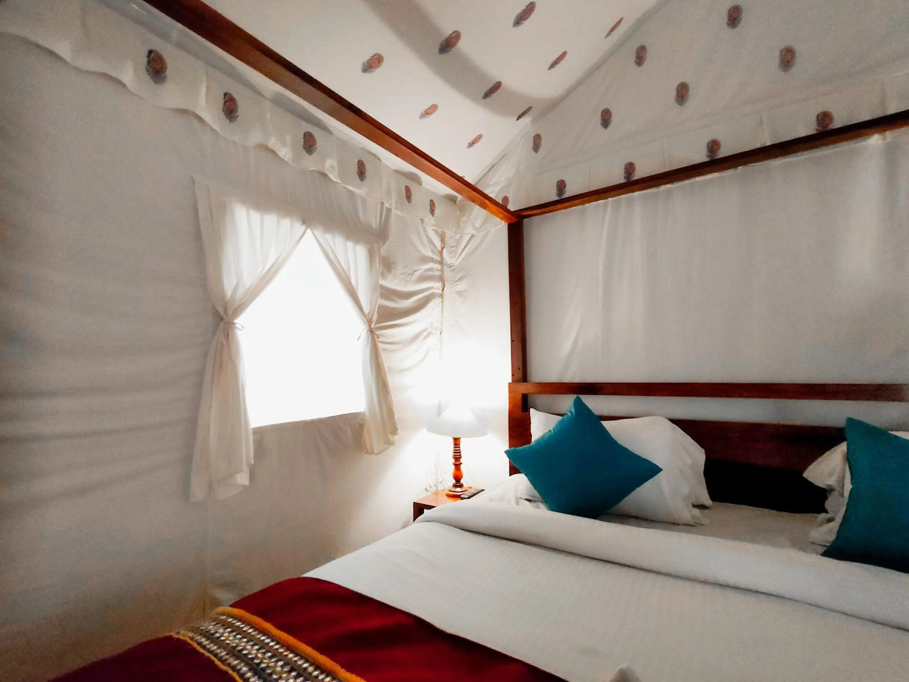 Bed in Bijolai Palace - A Inde Hotel , Jodhpur