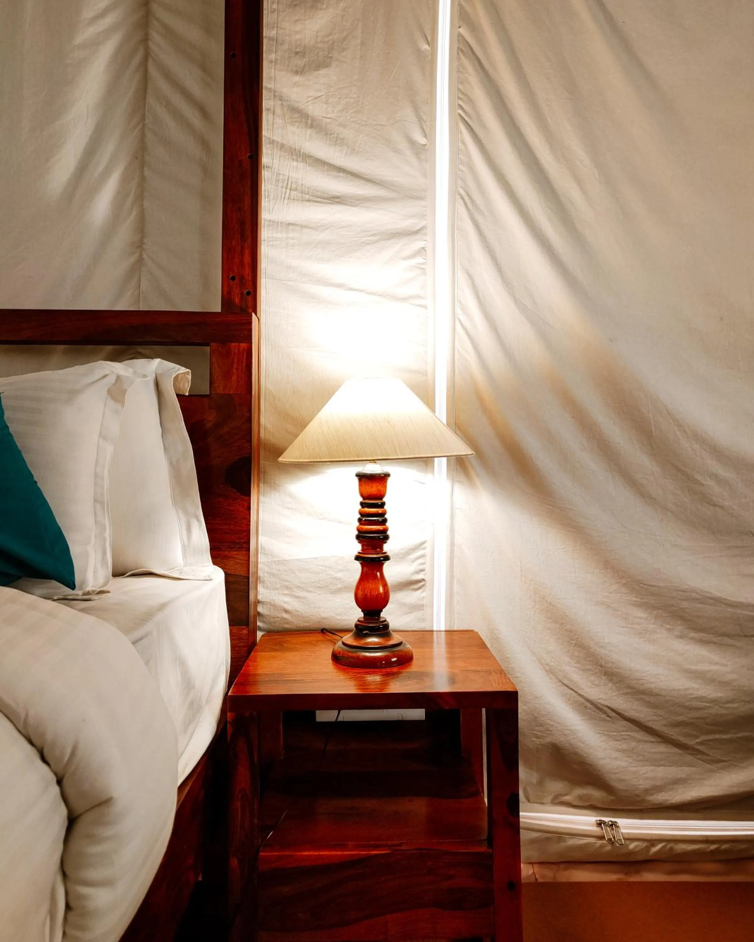 Bed in Bijolai Palace - A Inde Hotel , Jodhpur