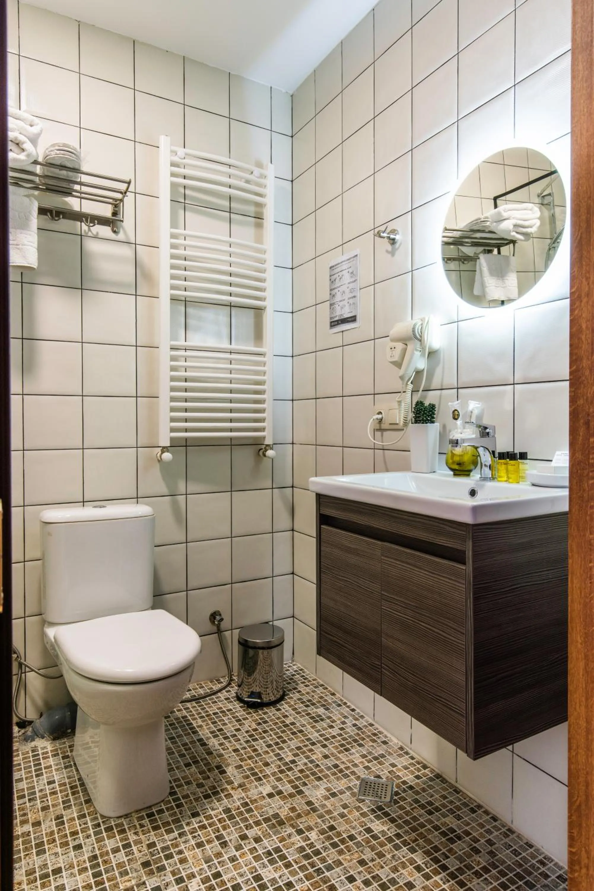 Shower in Hotel Flower