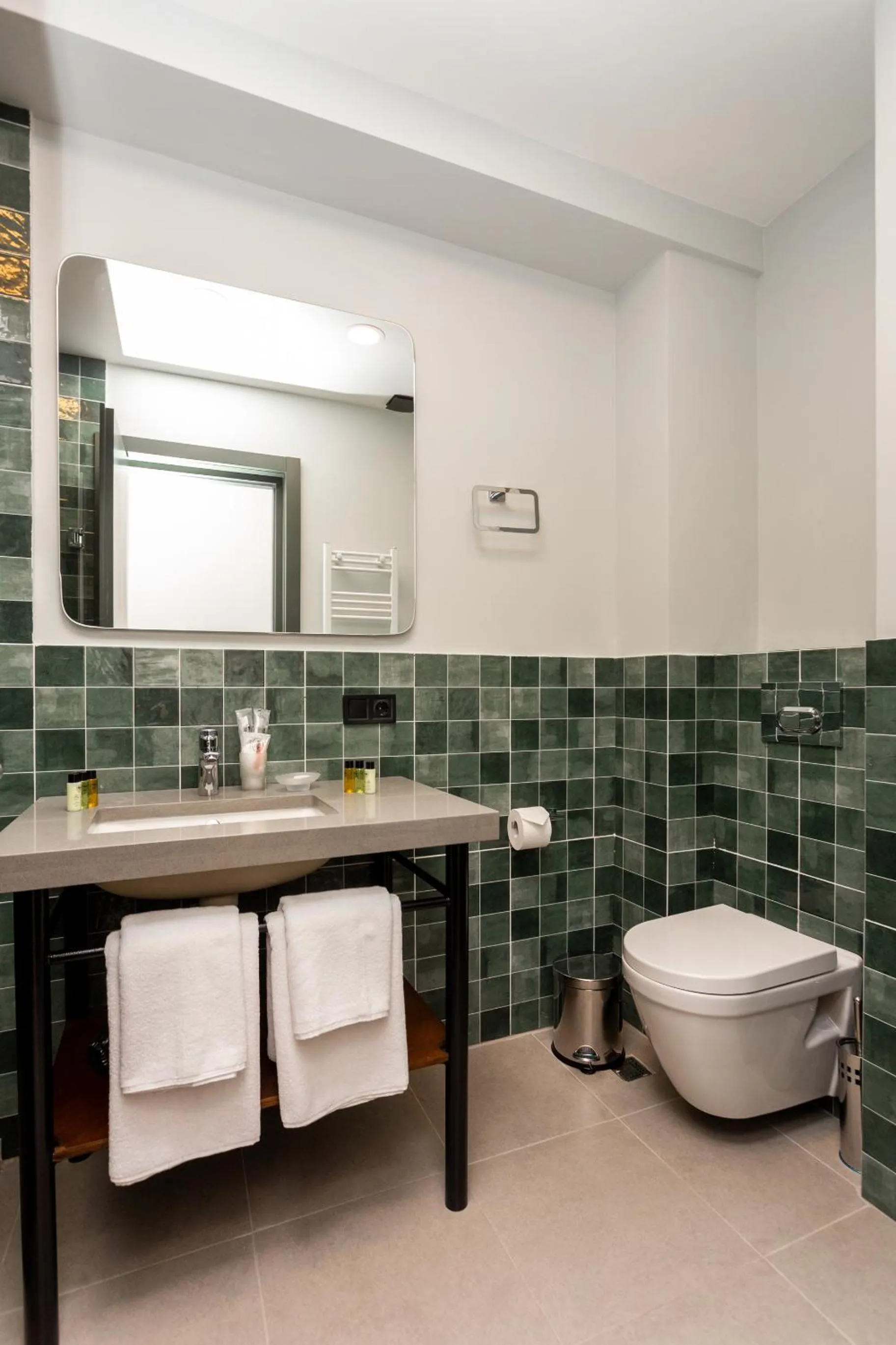 Toilet in Hotel Flower