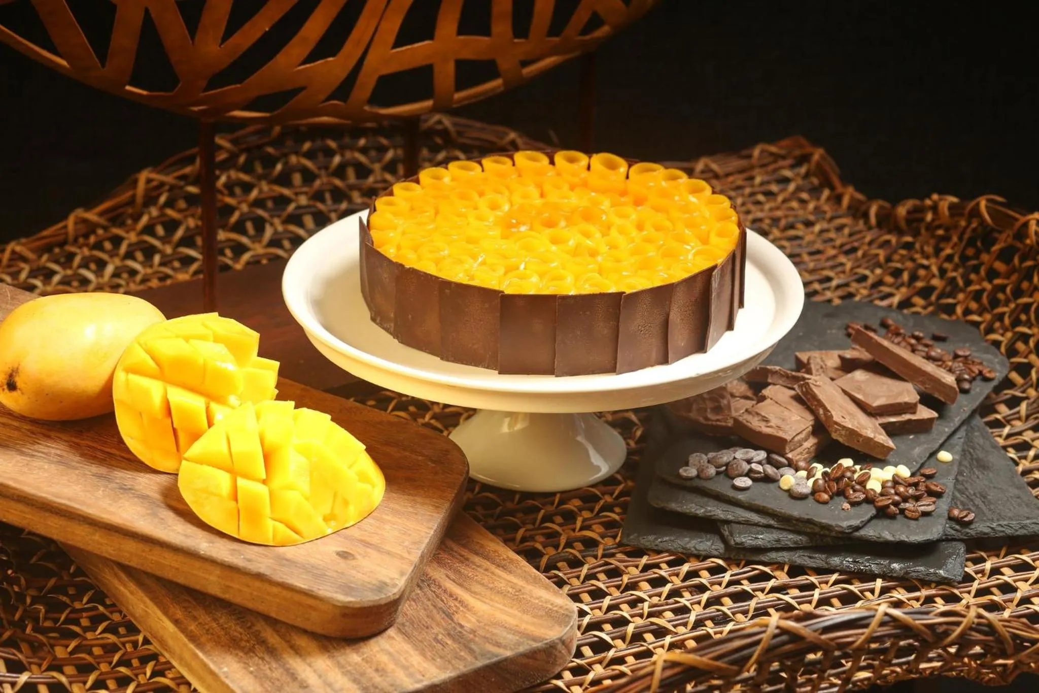 Restaurant/places to eat in Holiday Inn & Suites Makati by IHG