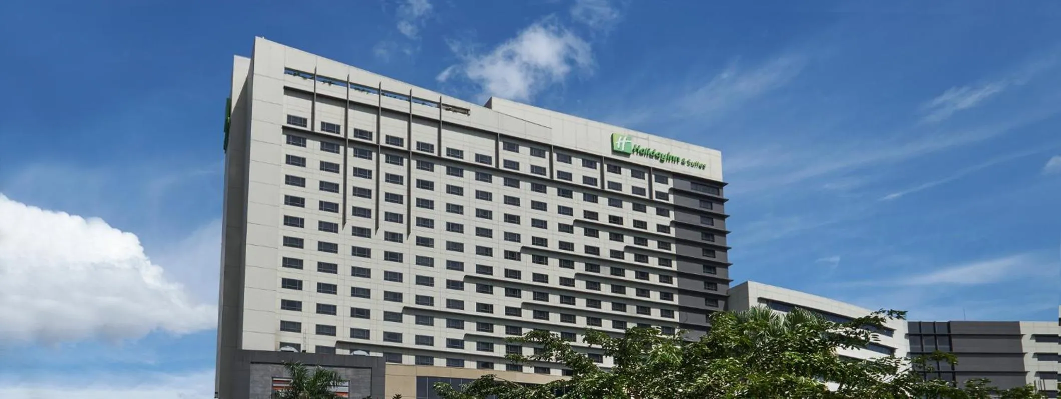 Property building in Holiday Inn & Suites Makati by IHG