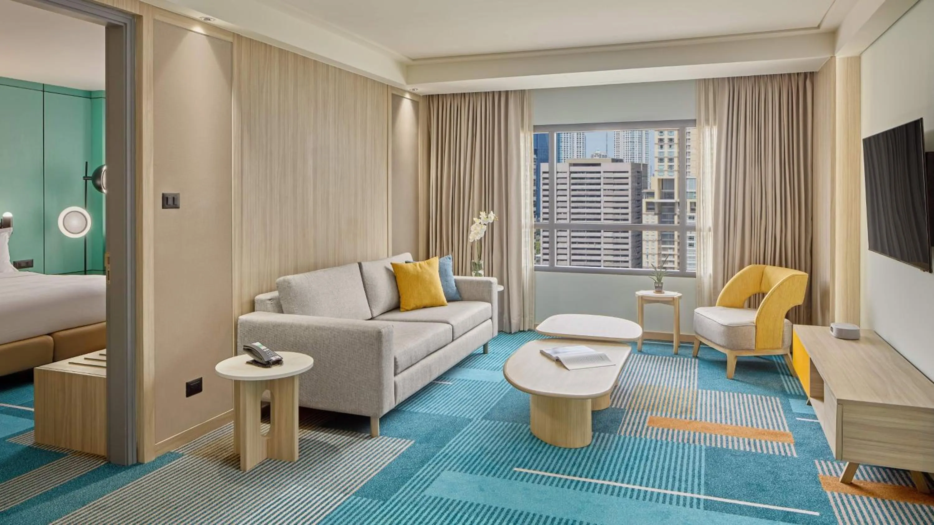 Photo of the whole room in Holiday Inn & Suites Makati by IHG