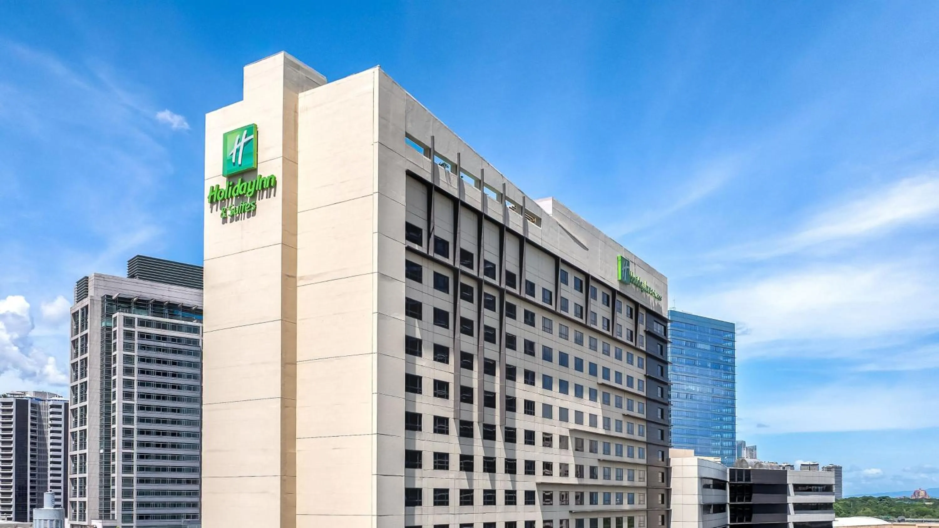 Property building in Holiday Inn & Suites Makati by IHG