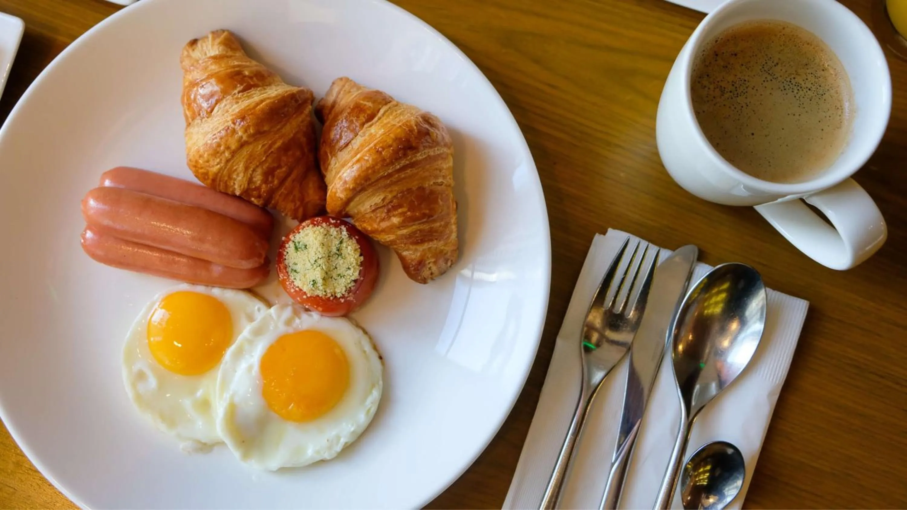 Restaurant/places to eat in Holiday Inn & Suites Makati by IHG