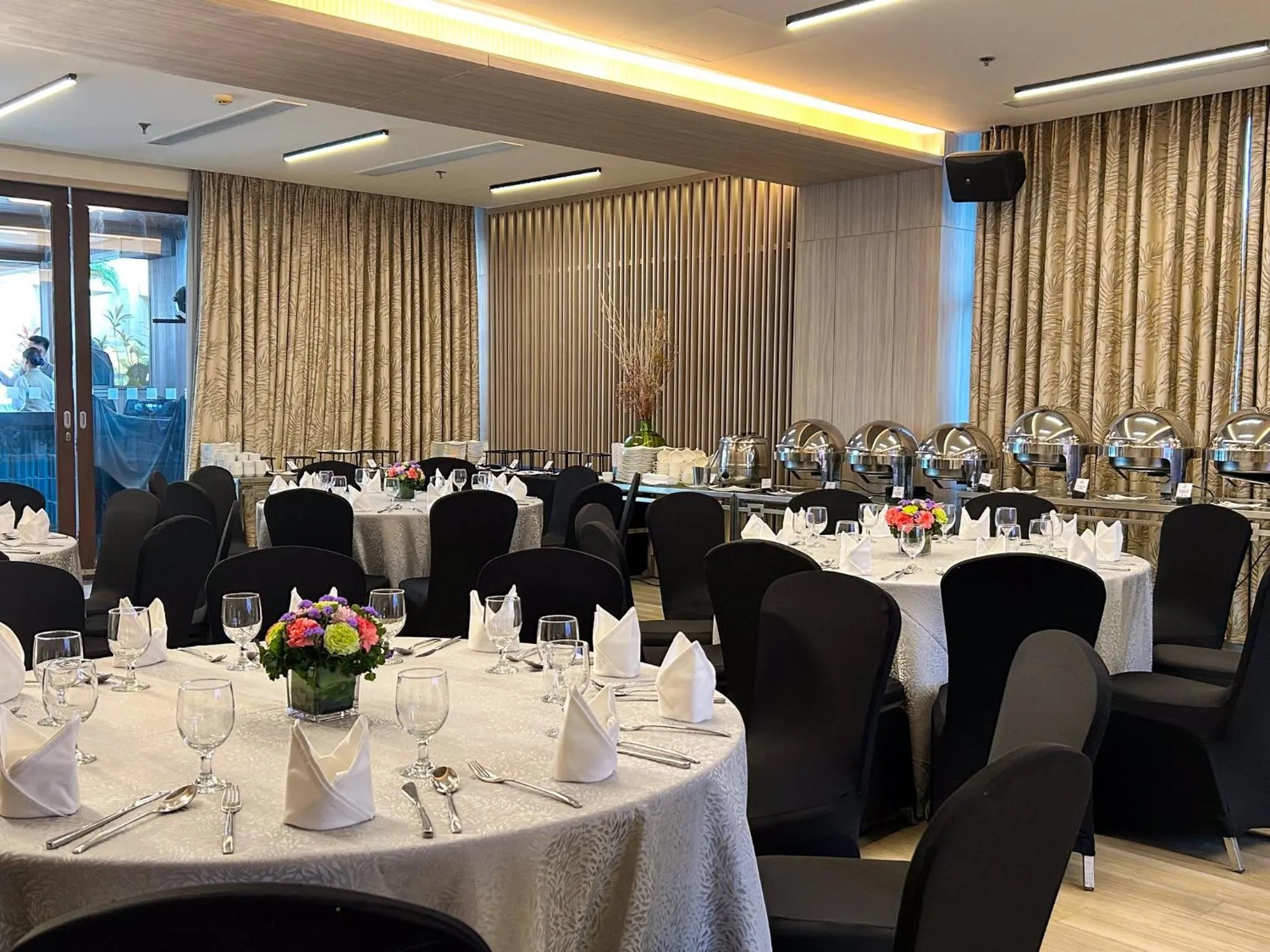 Meeting/conference room in Holiday Inn & Suites Makati by IHG