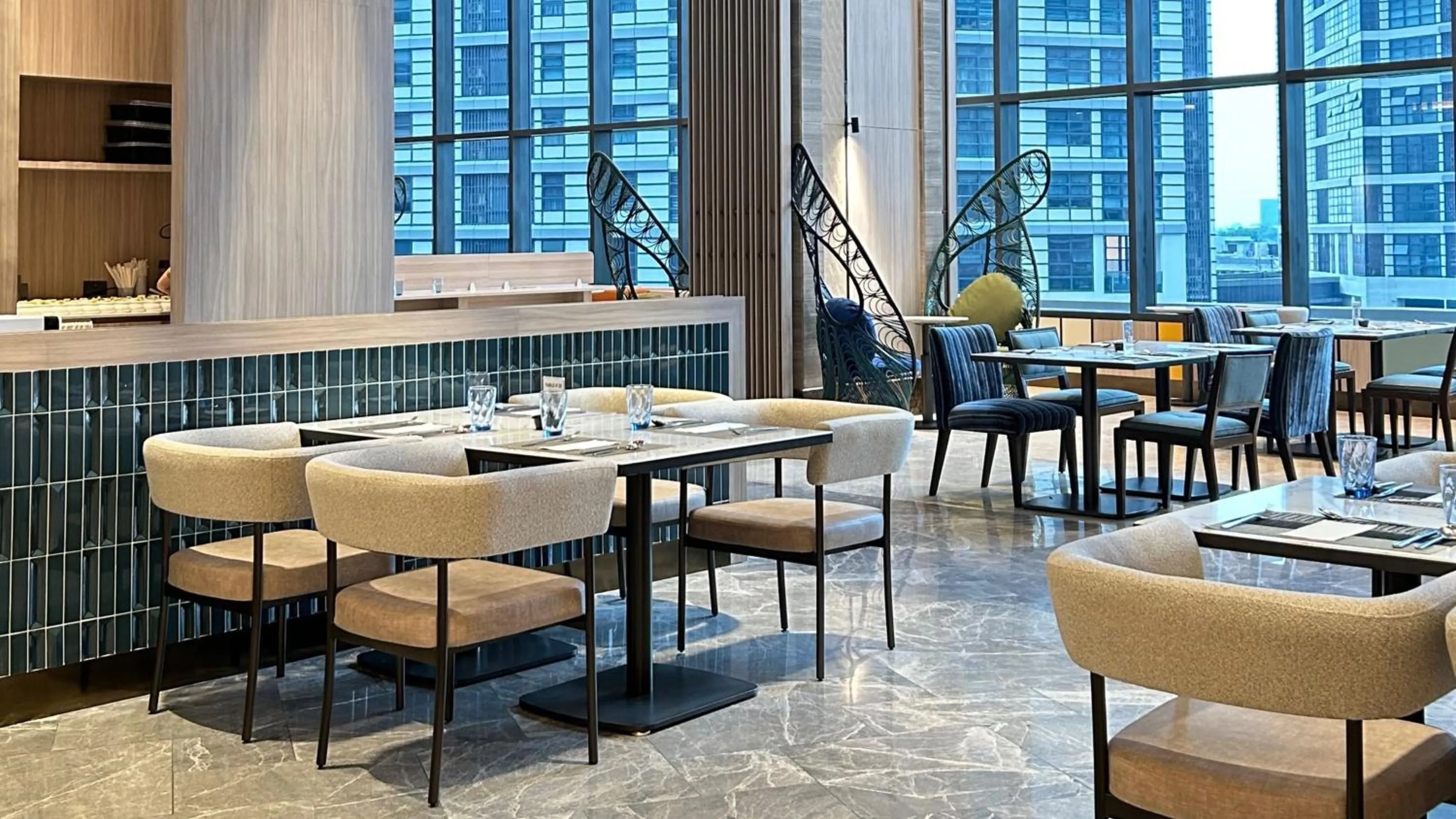 Restaurant/places to eat in Holiday Inn & Suites Makati by IHG