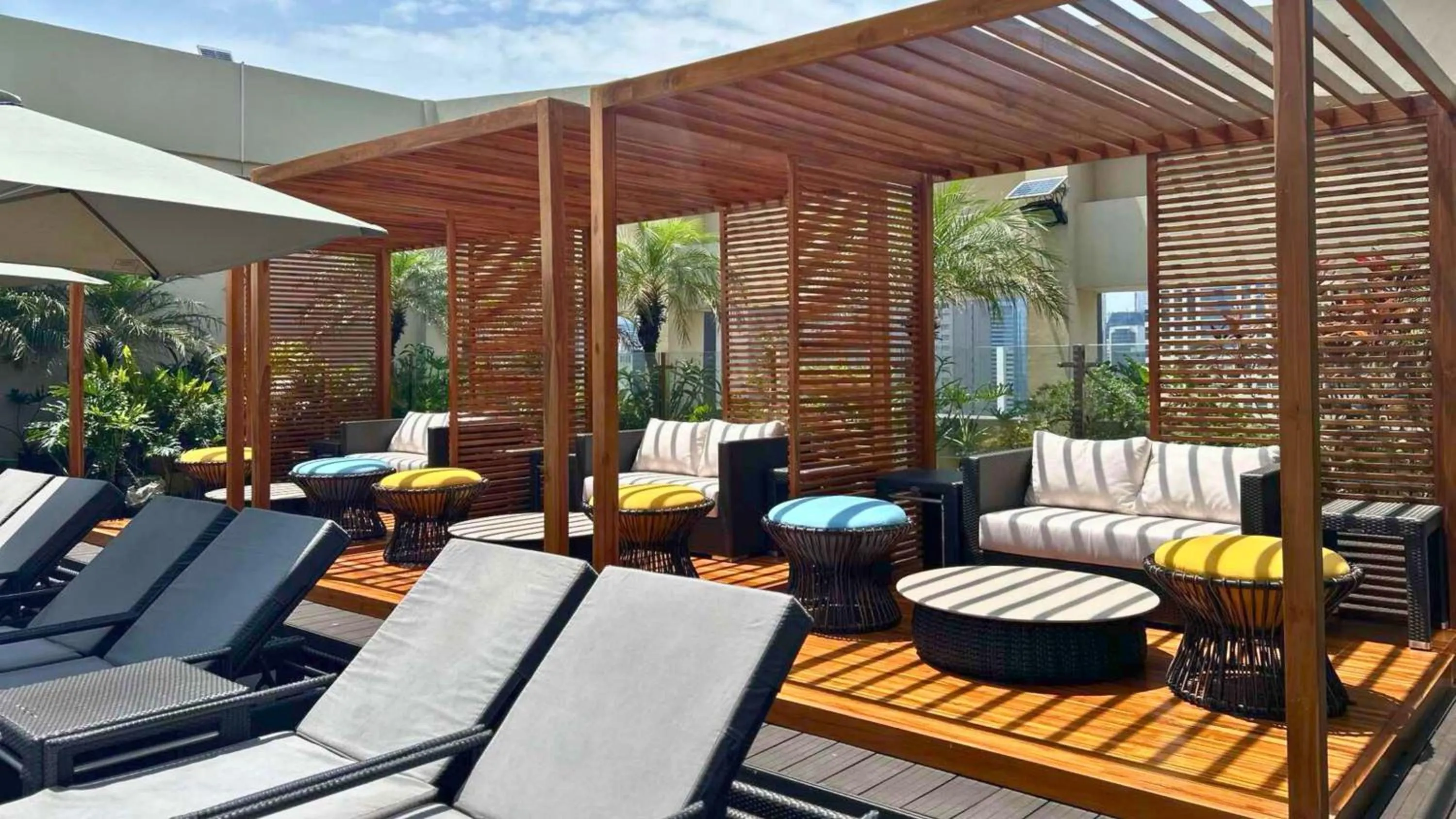 Swimming pool in Holiday Inn & Suites Makati by IHG