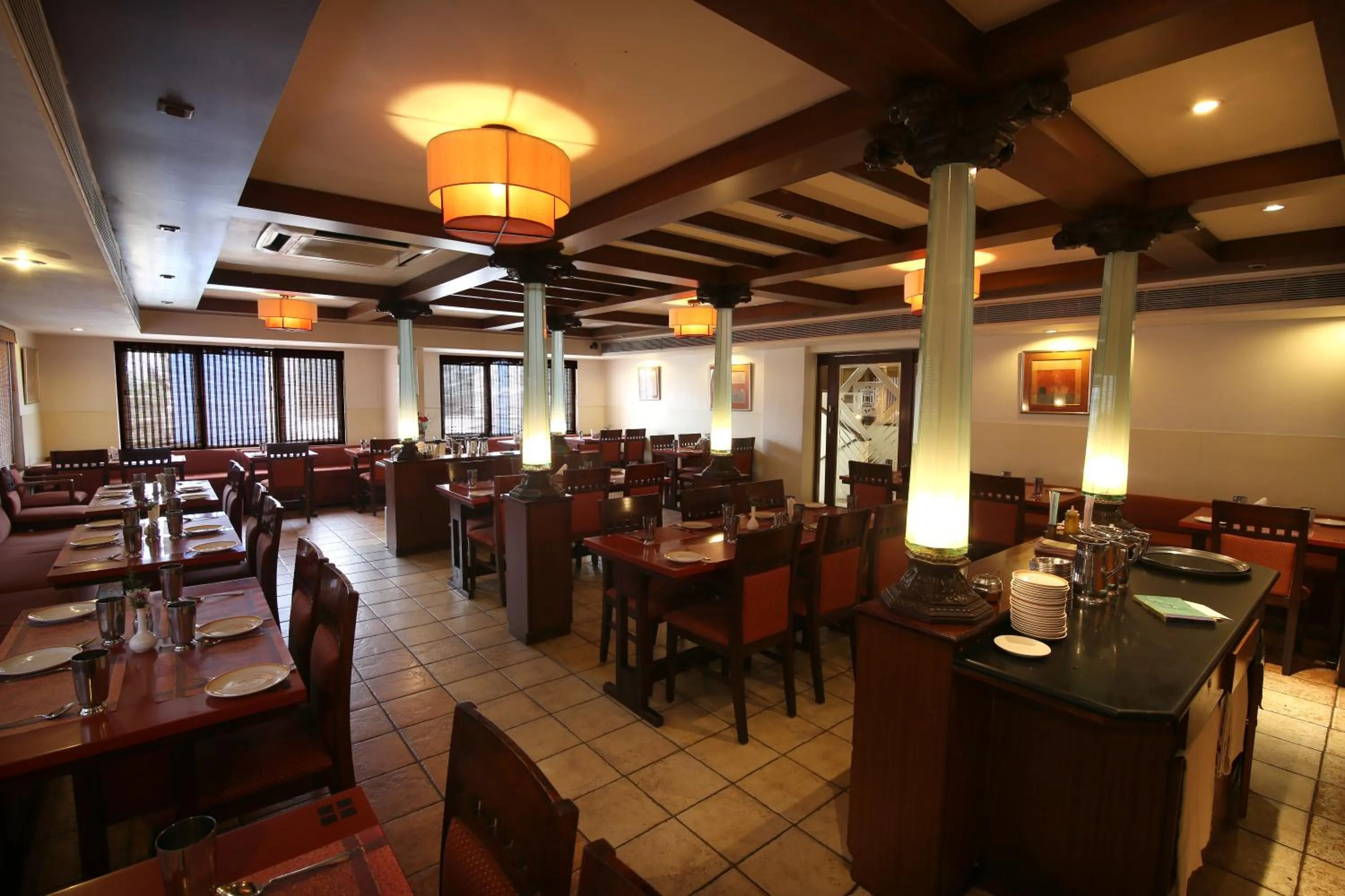 Restaurant/places to eat in Harrisons Hotel