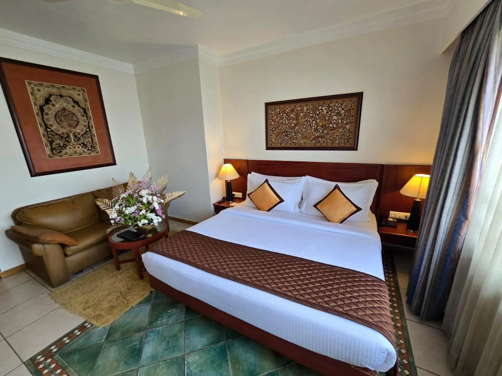 Bed in Harrisons Hotel