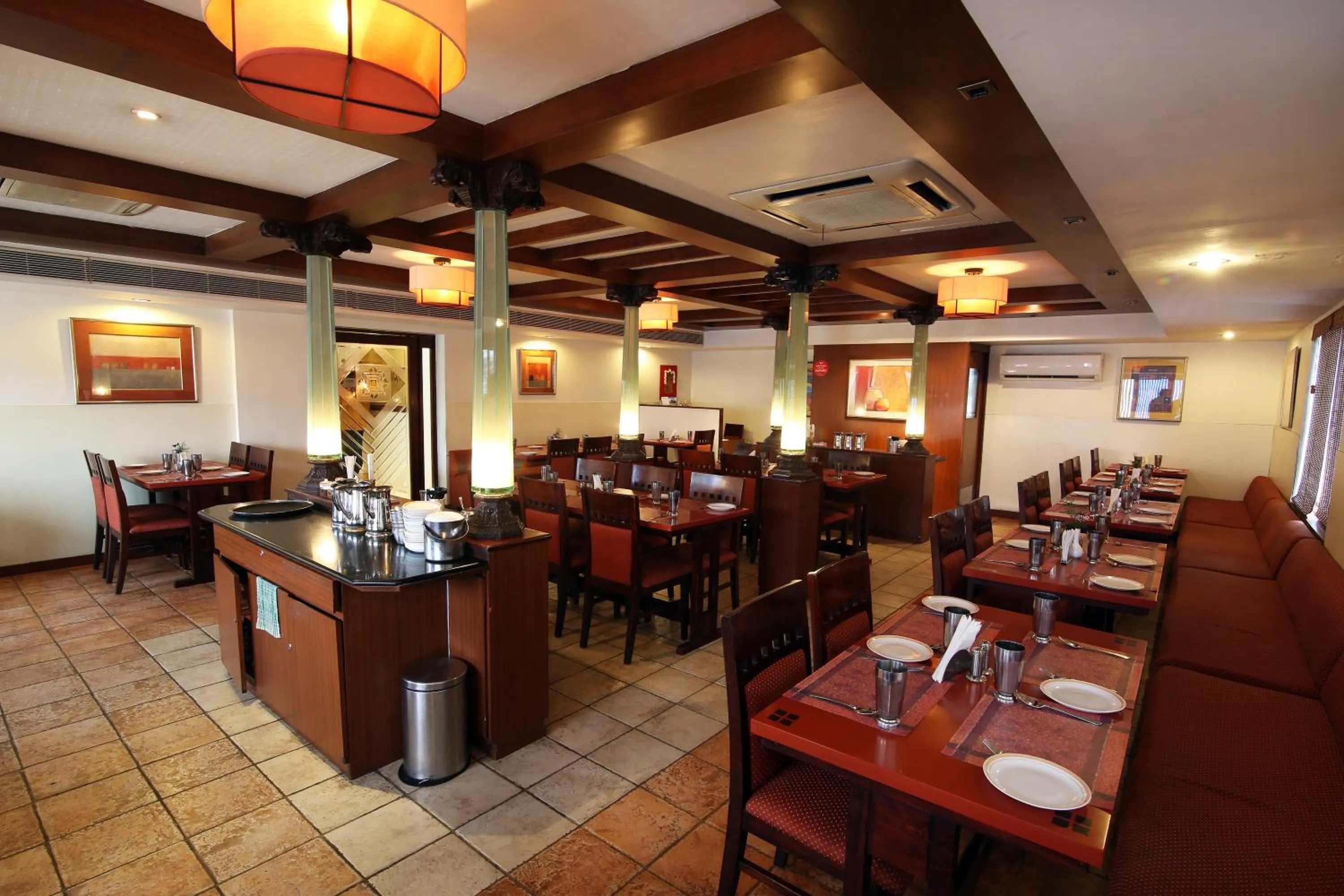 Restaurant/places to eat in Harrisons Hotel