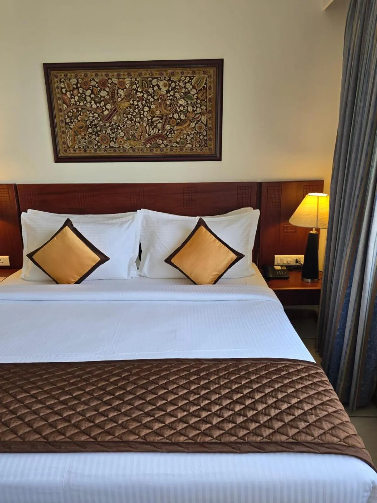 Bedroom, Bed in Harrisons Hotel