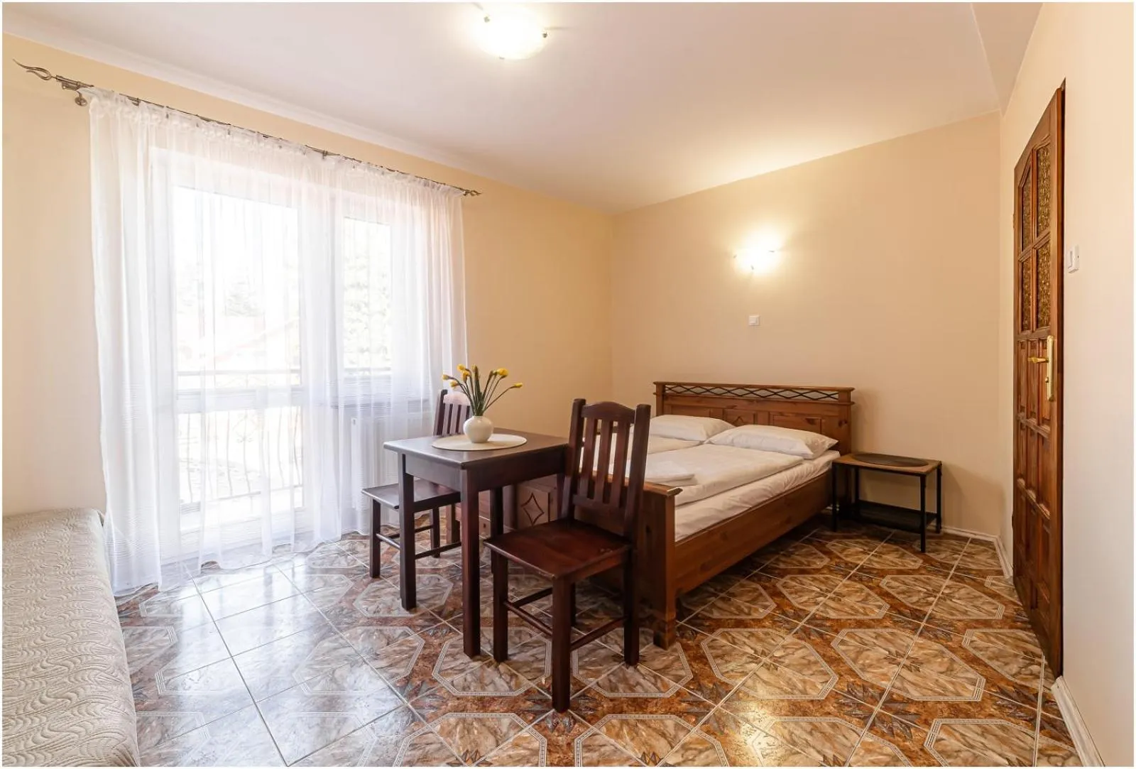 Photo of the whole room, Bed in Willa Marlin