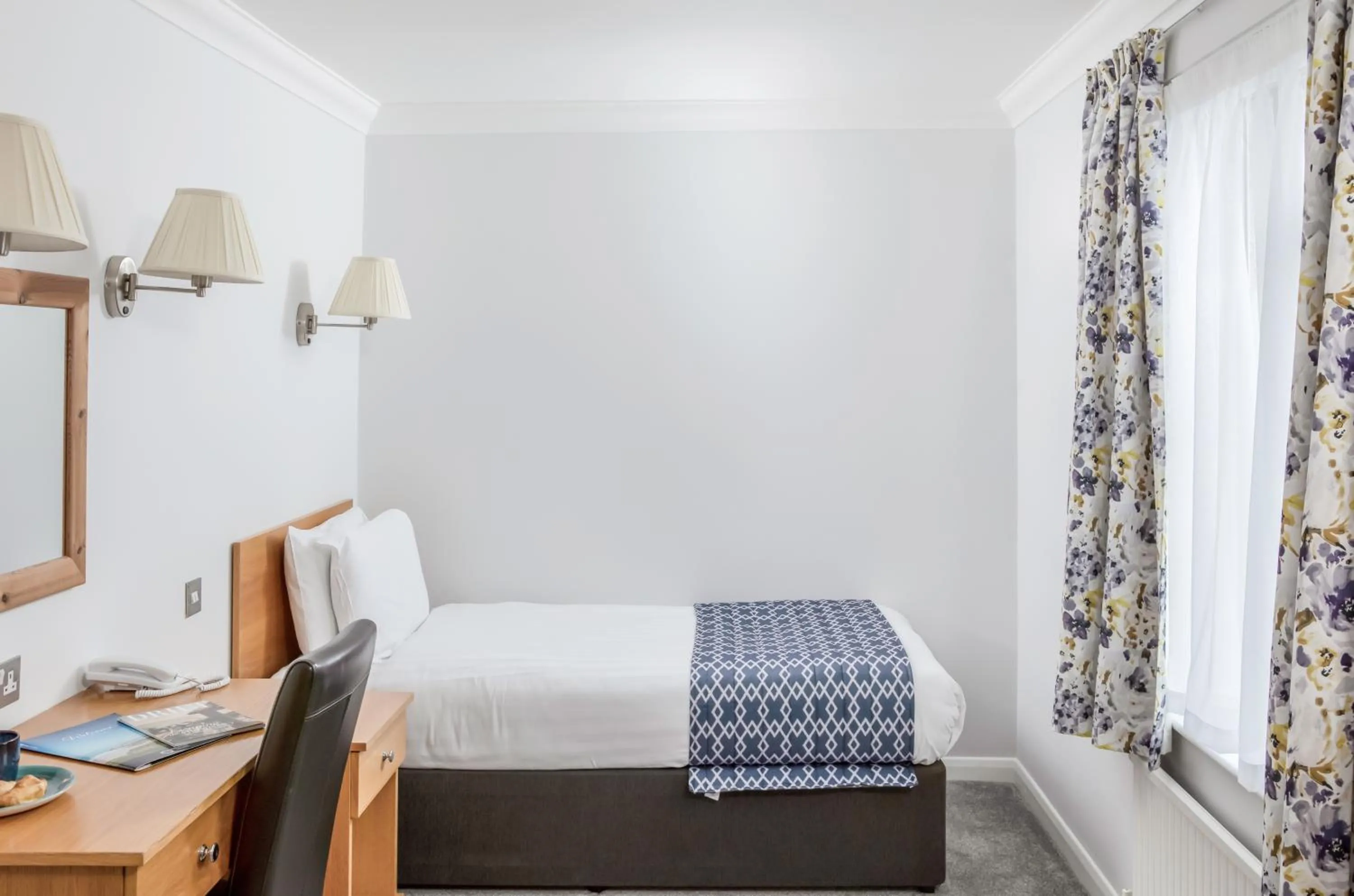 Bed in The Kilbirnie Hotel