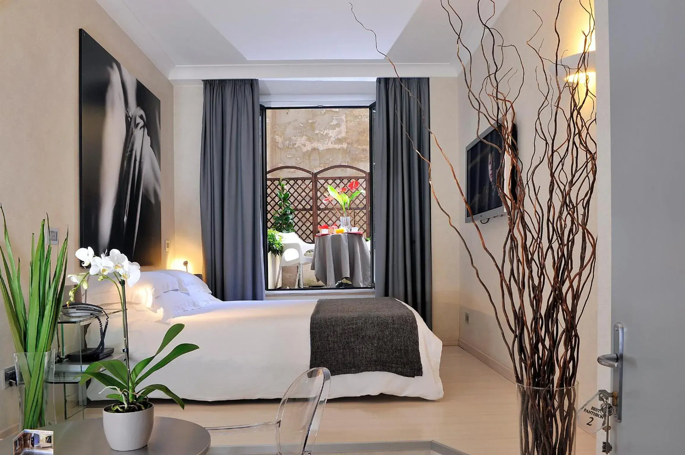 Superior Double Room with Terrace and Courtyard View in B&B Best Pantheon Superior Double Room with Terrace and Courtyard View in B&B Best Pantheon