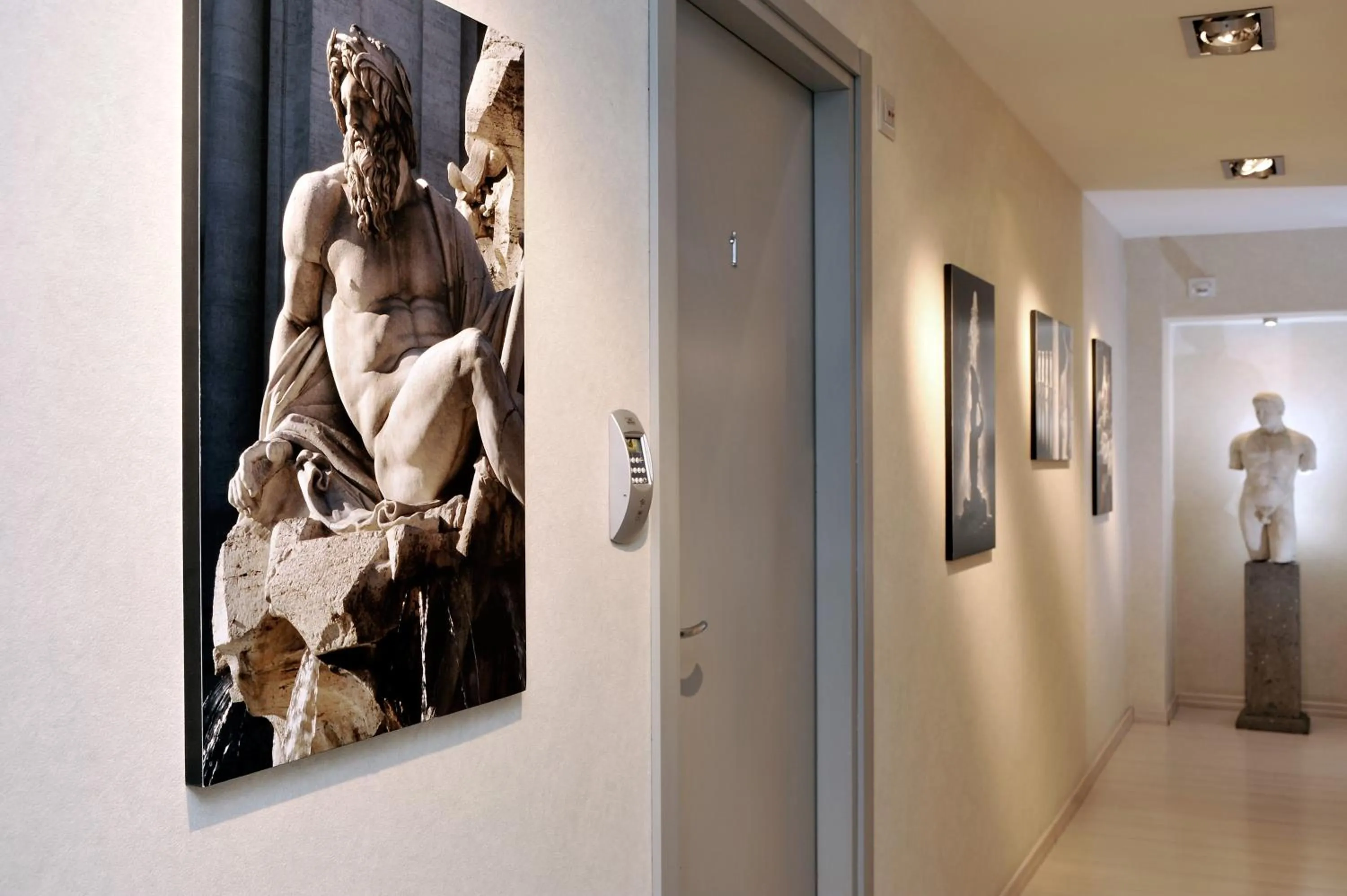 Lobby or reception in B&B Best Pantheon