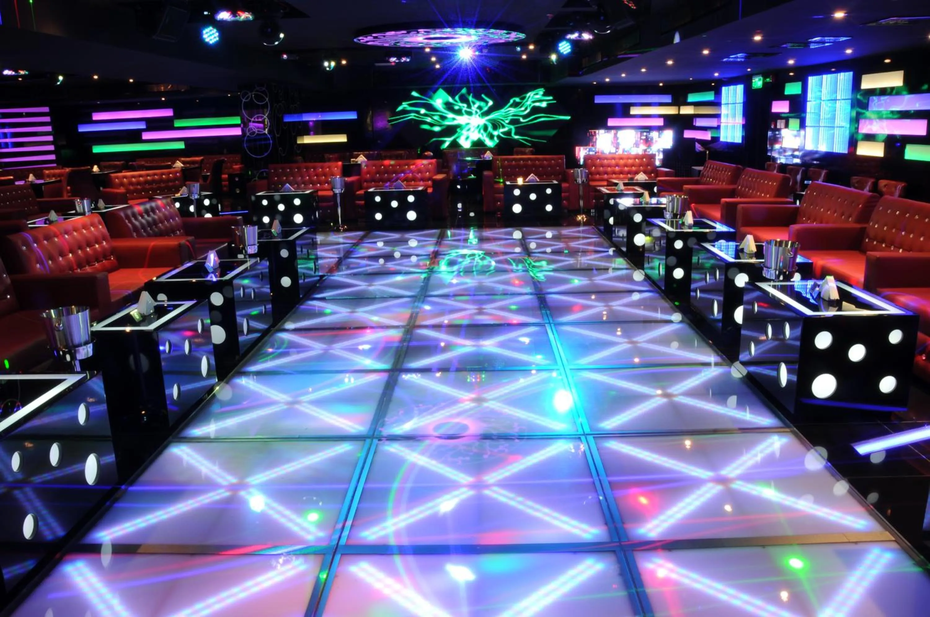 Food and drinks in Holiday Bahrain Hotel